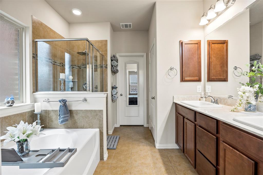 Northlake, Texas, 76226, United States, 5 Bedrooms Bedrooms, ,4 BathroomsBathrooms,Residential,For Sale,2049353
