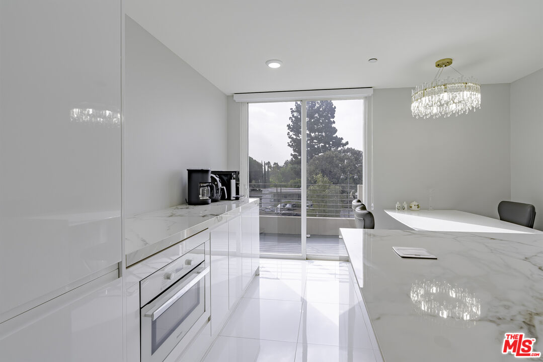 Los Angeles, California, 90010, United States, 3 Bedrooms Bedrooms, ,3 BathroomsBathrooms,Residential,For Sale,1992003