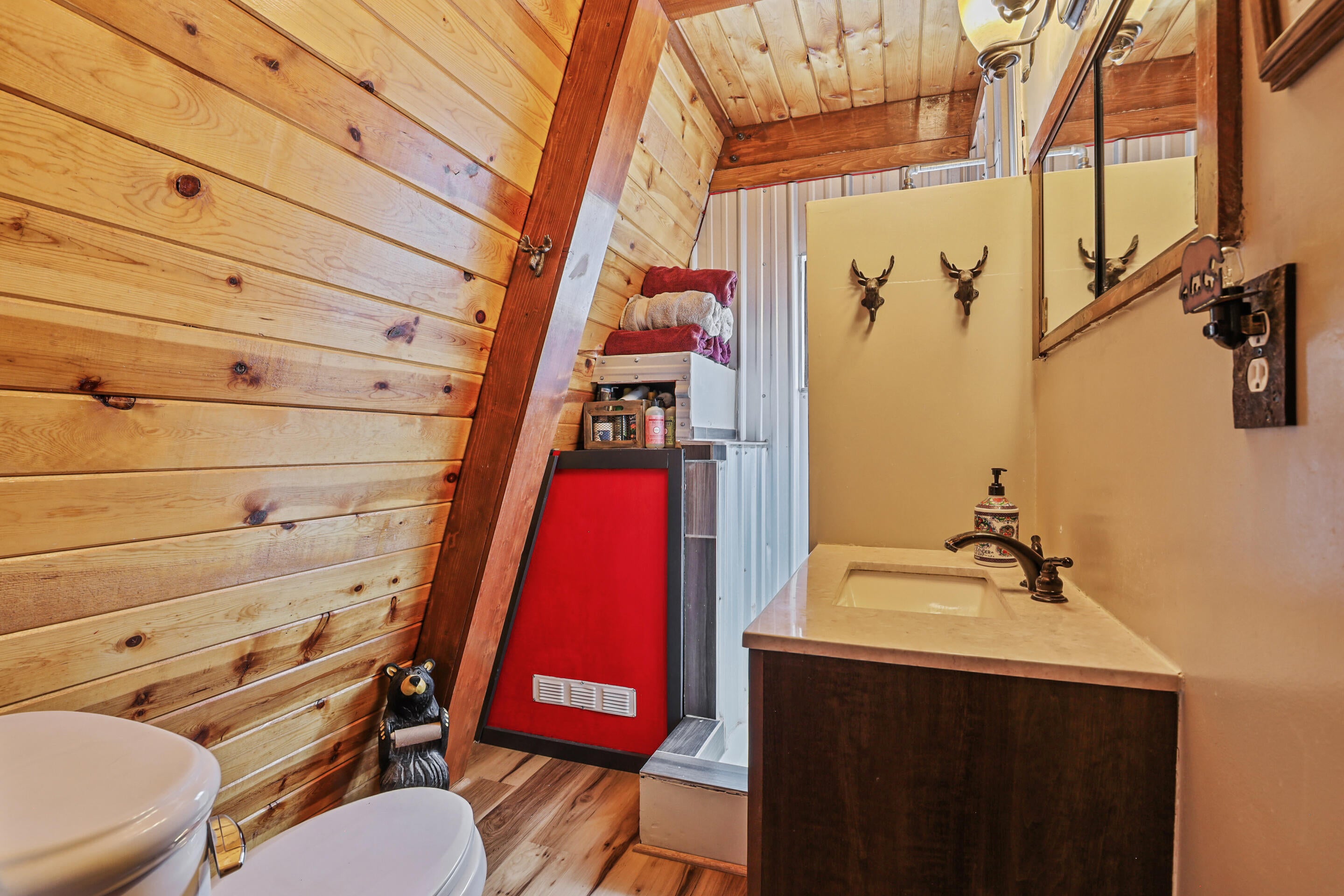 Pine, Arizona, 85544, United States, 2 Bedrooms Bedrooms, ,1 BathroomBathrooms,Residential,For Sale,1819700