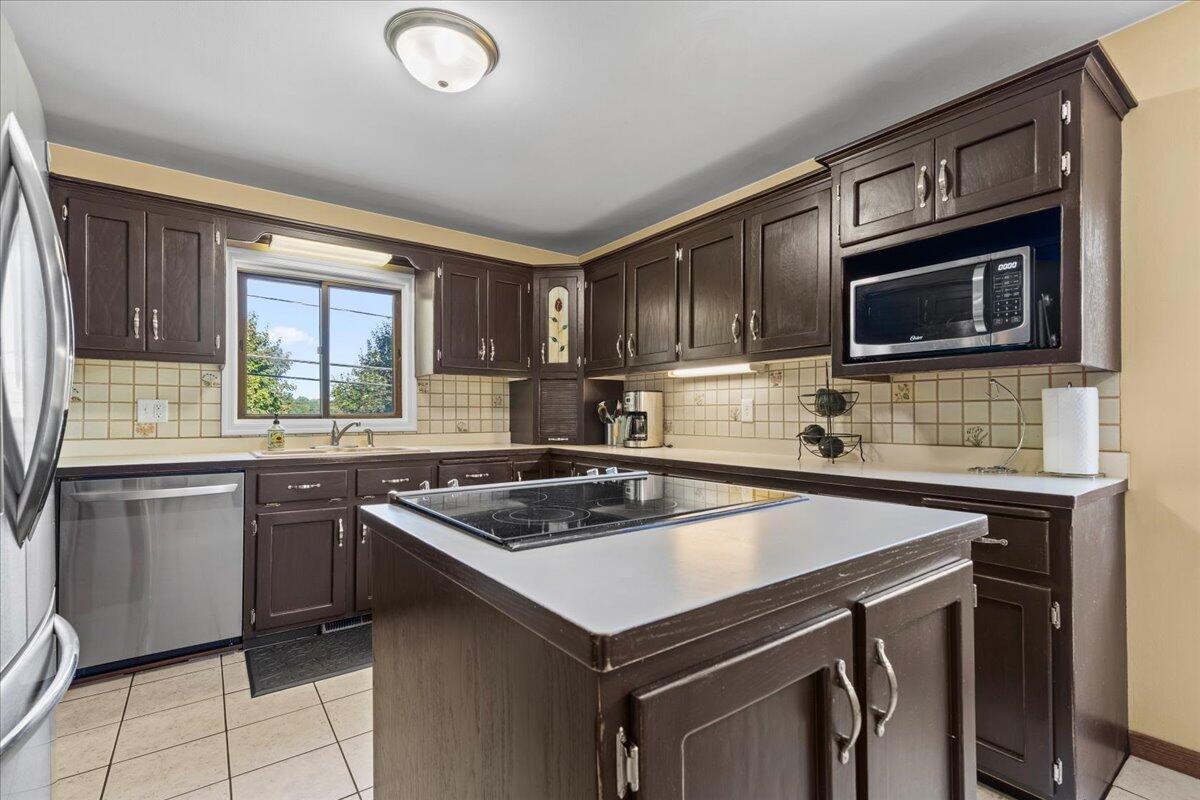 West Bend, Wisconsin, 53090, United States, 4 Bedrooms Bedrooms, ,3 BathroomsBathrooms,Residential,For Sale,1960551