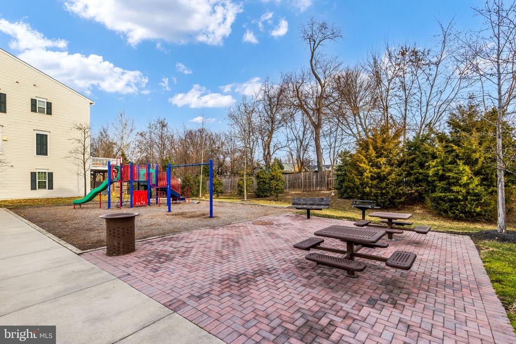 Woodbridge, Virginia, 22191, United States, 4 Bedrooms Bedrooms, ,4 BathroomsBathrooms,Residential,For Sale,2007486