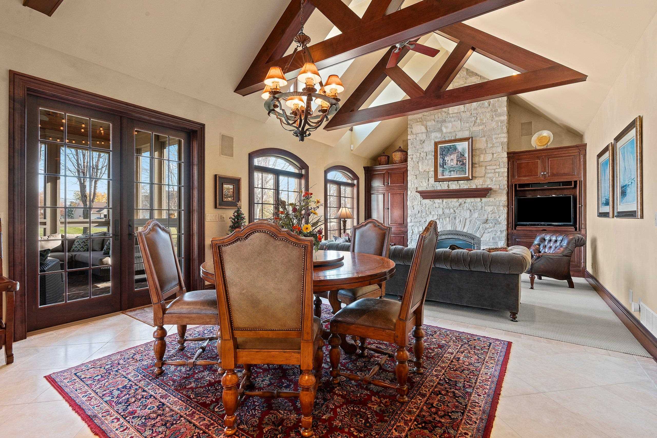 MENASHA, Wisconsin, 54952, United States, 6 Bedrooms Bedrooms, ,5 BathroomsBathrooms,Residential,For Sale,1994548