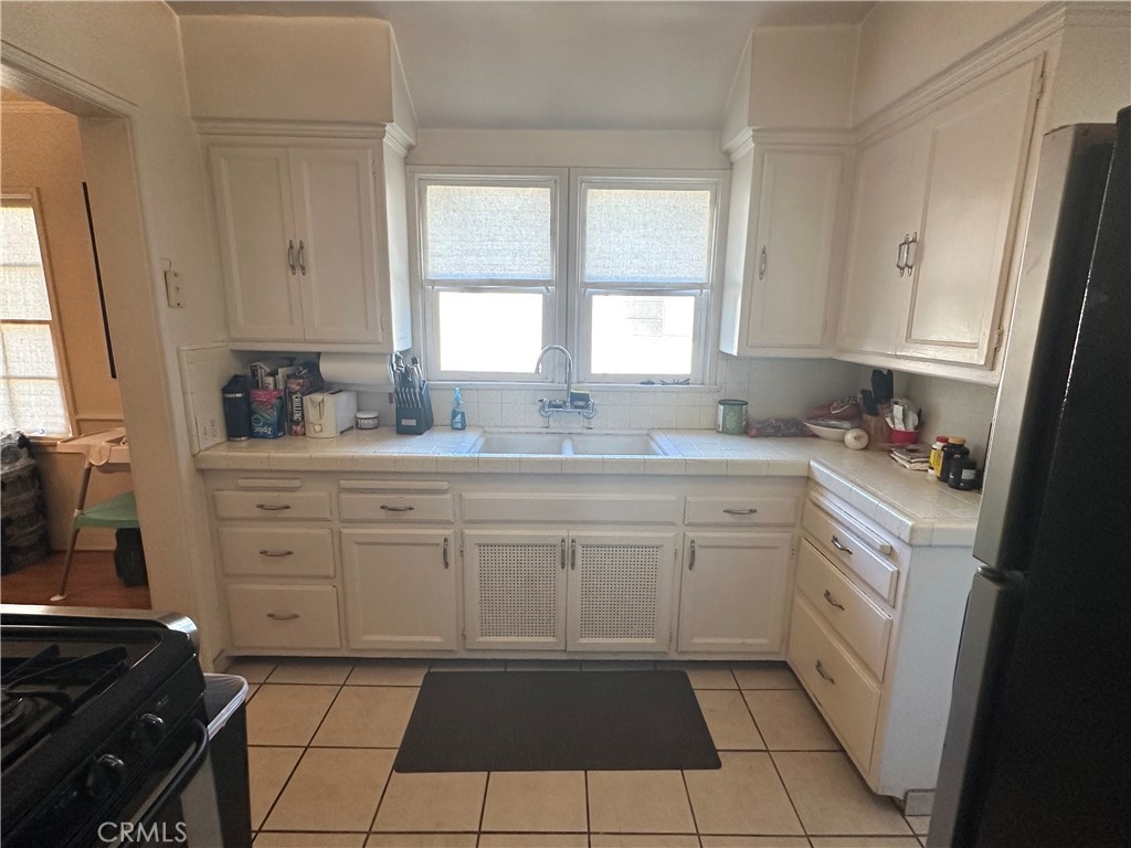 Los Angeles, California, 90008, United States, ,Residential,For Sale,1994222