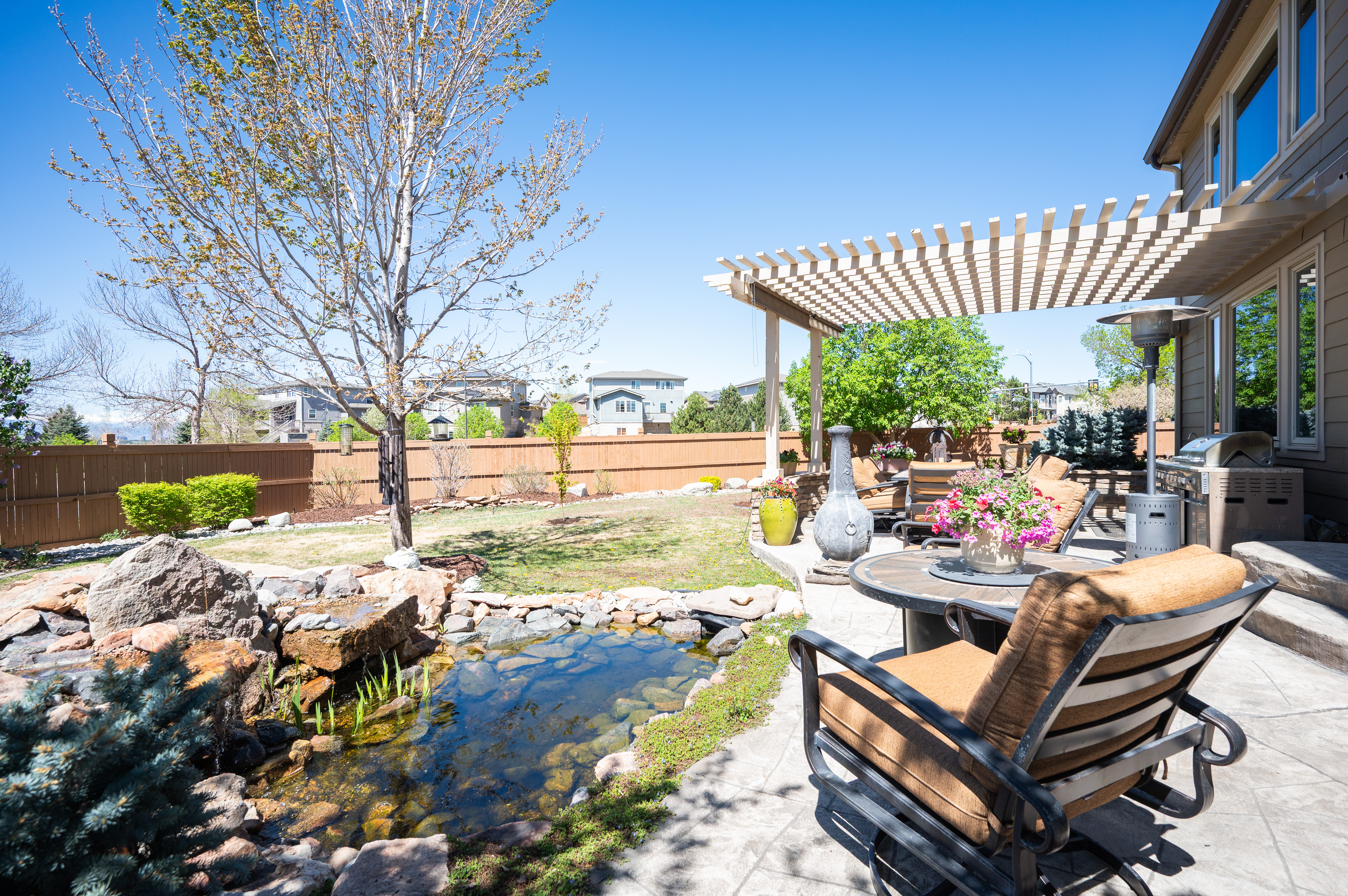  Luxury And Elegance Greet You At Every Turn In This Beautiful Home - 物件實景