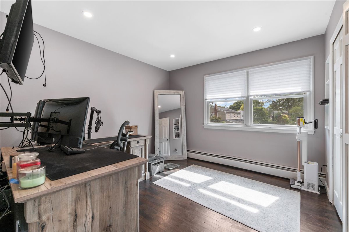 Sayville, New York, 11782, United States, 4 Bedrooms Bedrooms, ,3 BathroomsBathrooms,Residential,For Sale,1982763