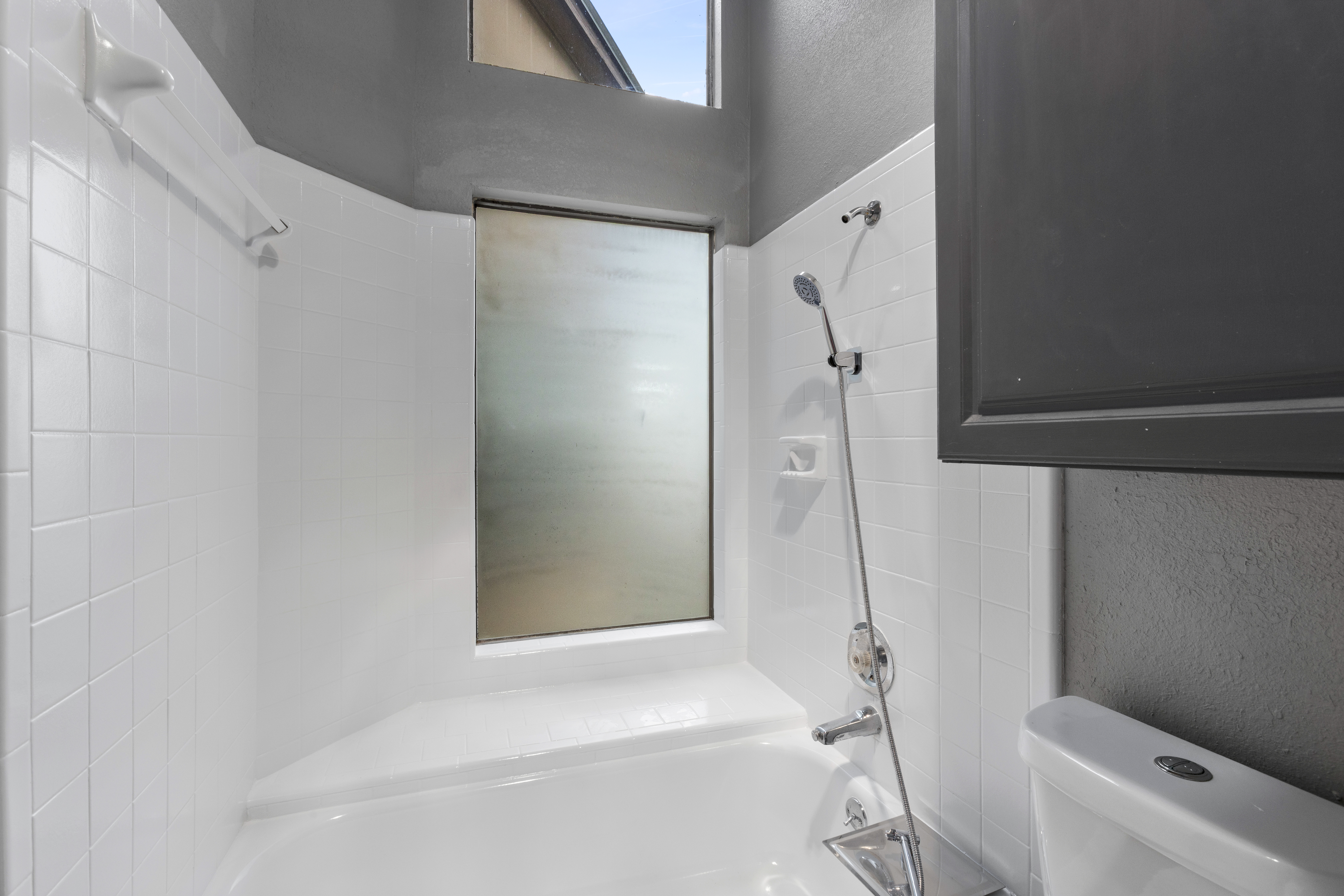  Charming One-Story Retreat in Prime Location - 物件實景