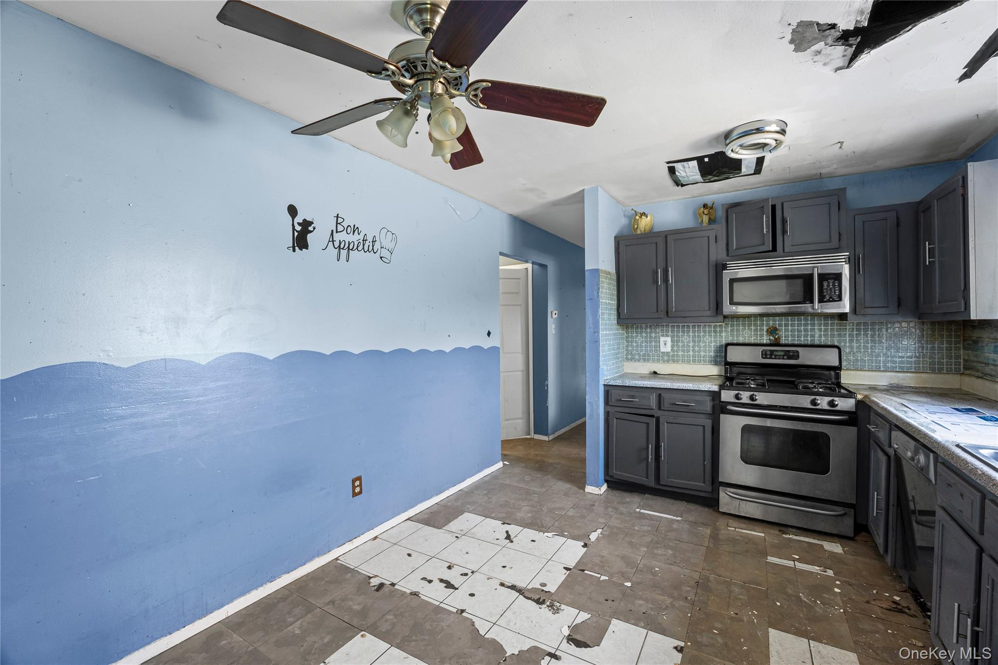 Coram, New York, 11727, United States, 5 Bedrooms Bedrooms, ,4 BathroomsBathrooms,Residential,For Sale,1993887