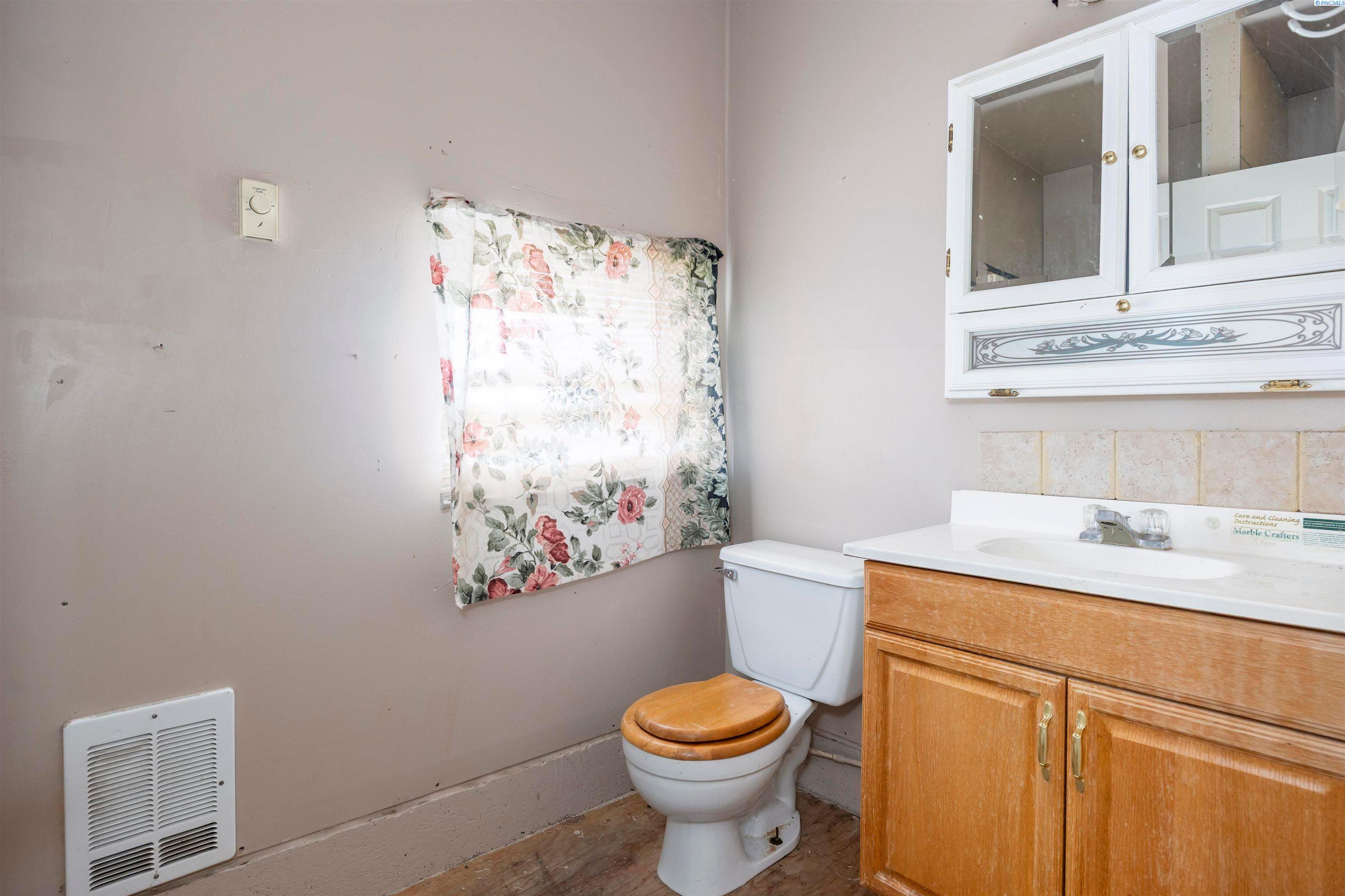 Benton City, Washington, 99320, United States, 3 Bedrooms Bedrooms, ,2 BathroomsBathrooms,Residential,For Sale,1998033