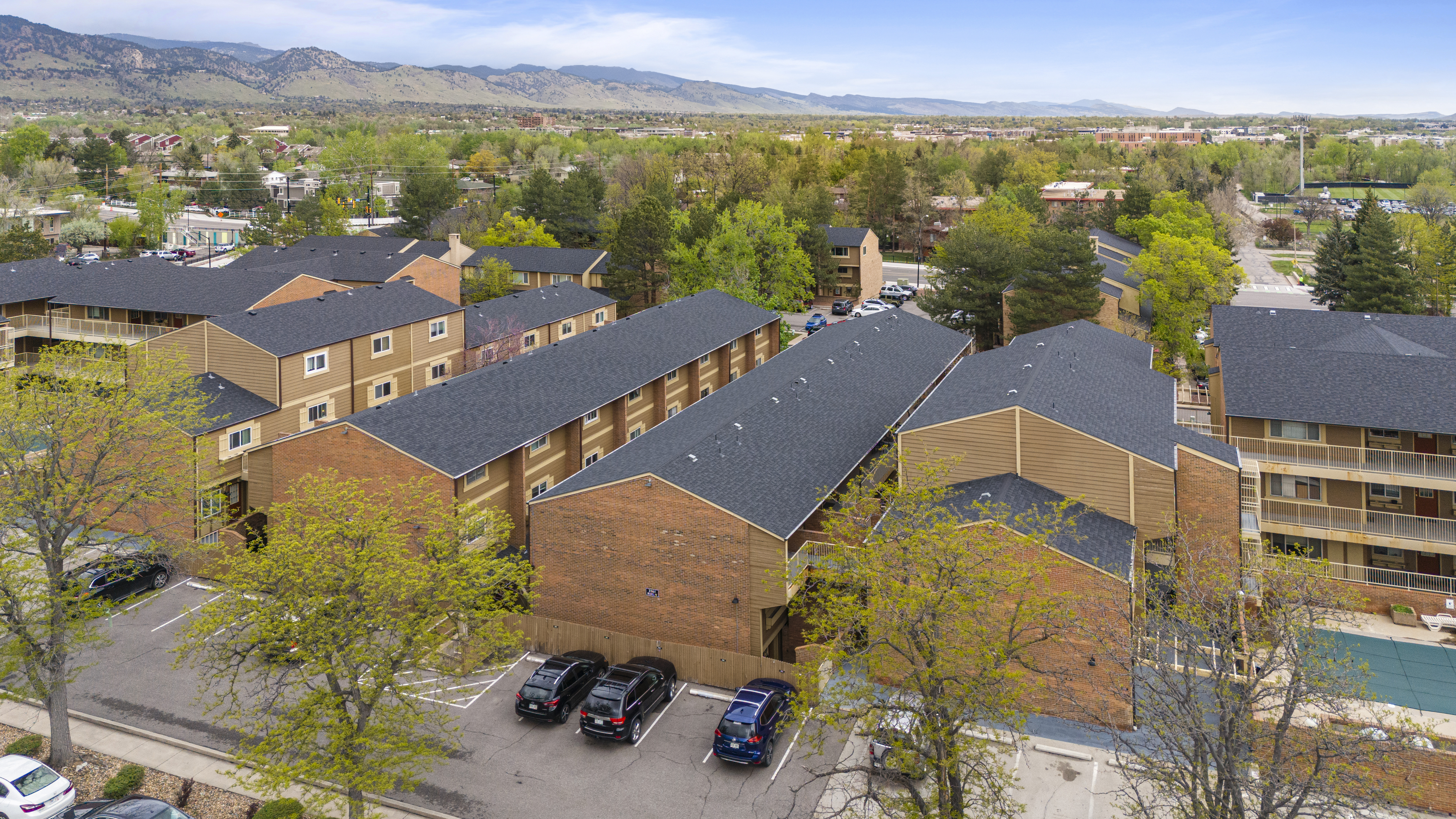  Bright top-floor condo designed for low-maintenance living - 物件實景