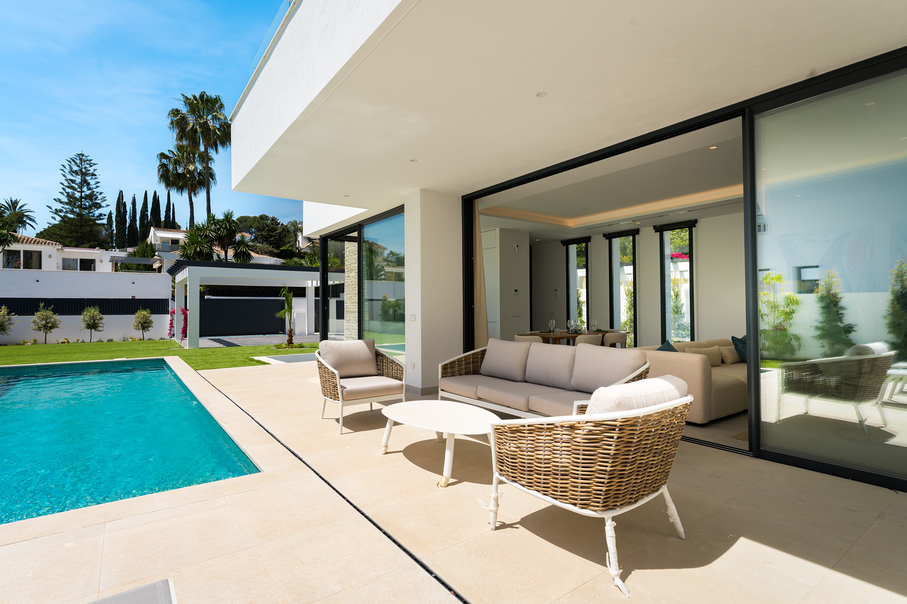  Contemporary Villa with Pool & Solarium in Estepona East - 物件實景