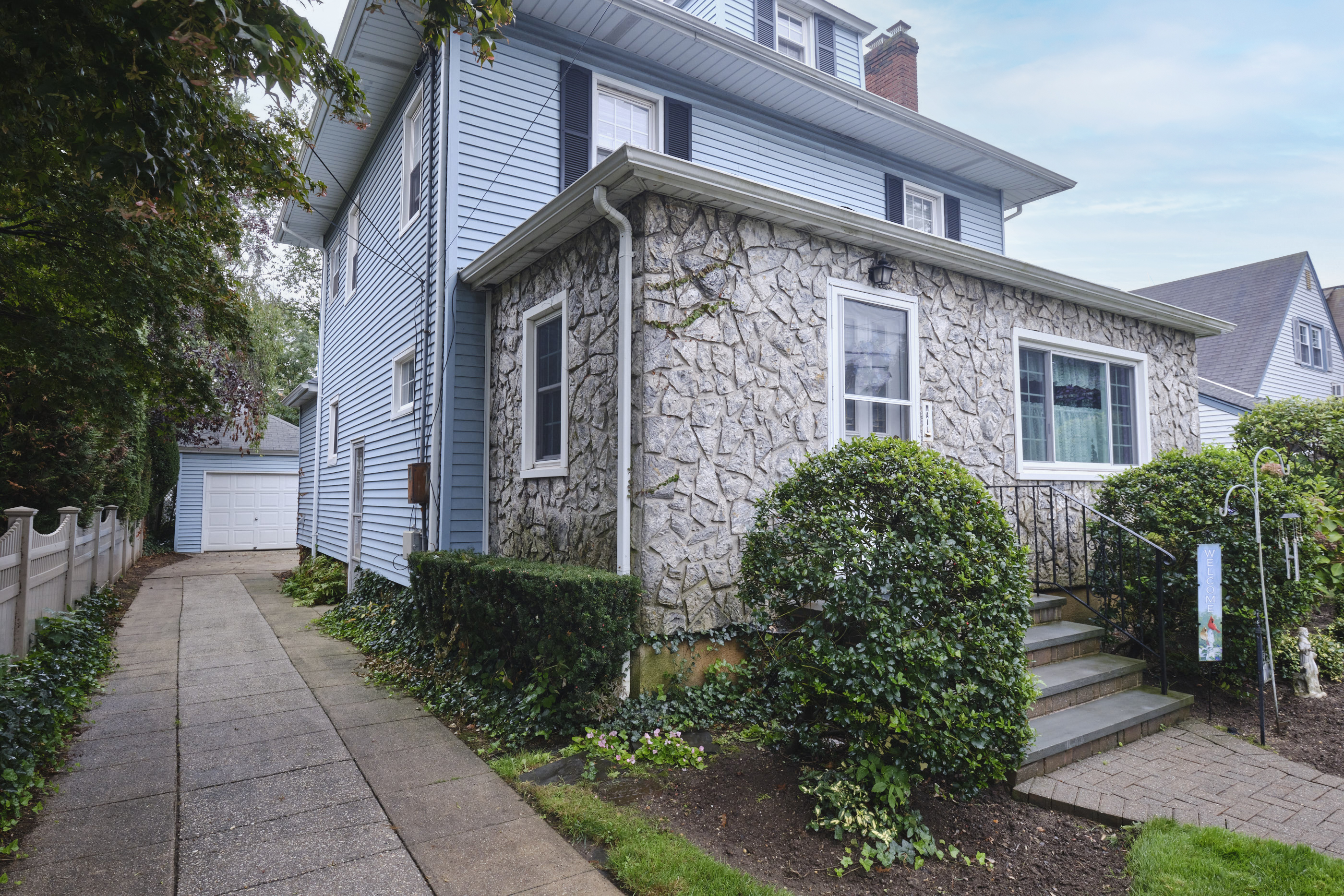 Floral Park, New York, 11001, United States, 3 Bedrooms Bedrooms, ,2 BathroomsBathrooms,Residential,For Sale,1974847