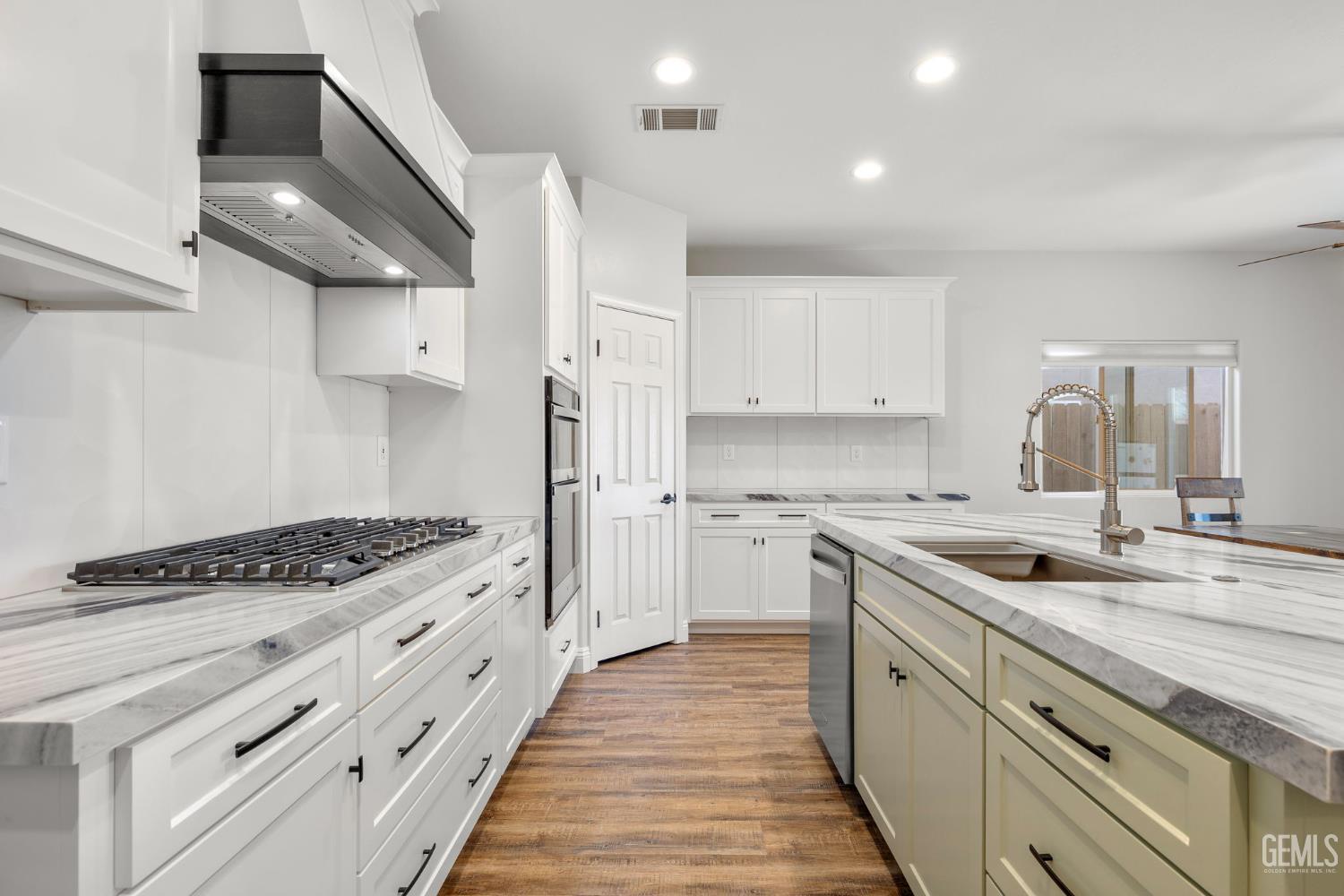 Bakersfield, California, 93312, United States, 3 Bedrooms Bedrooms, ,2 BathroomsBathrooms,Residential,For Sale,1989296