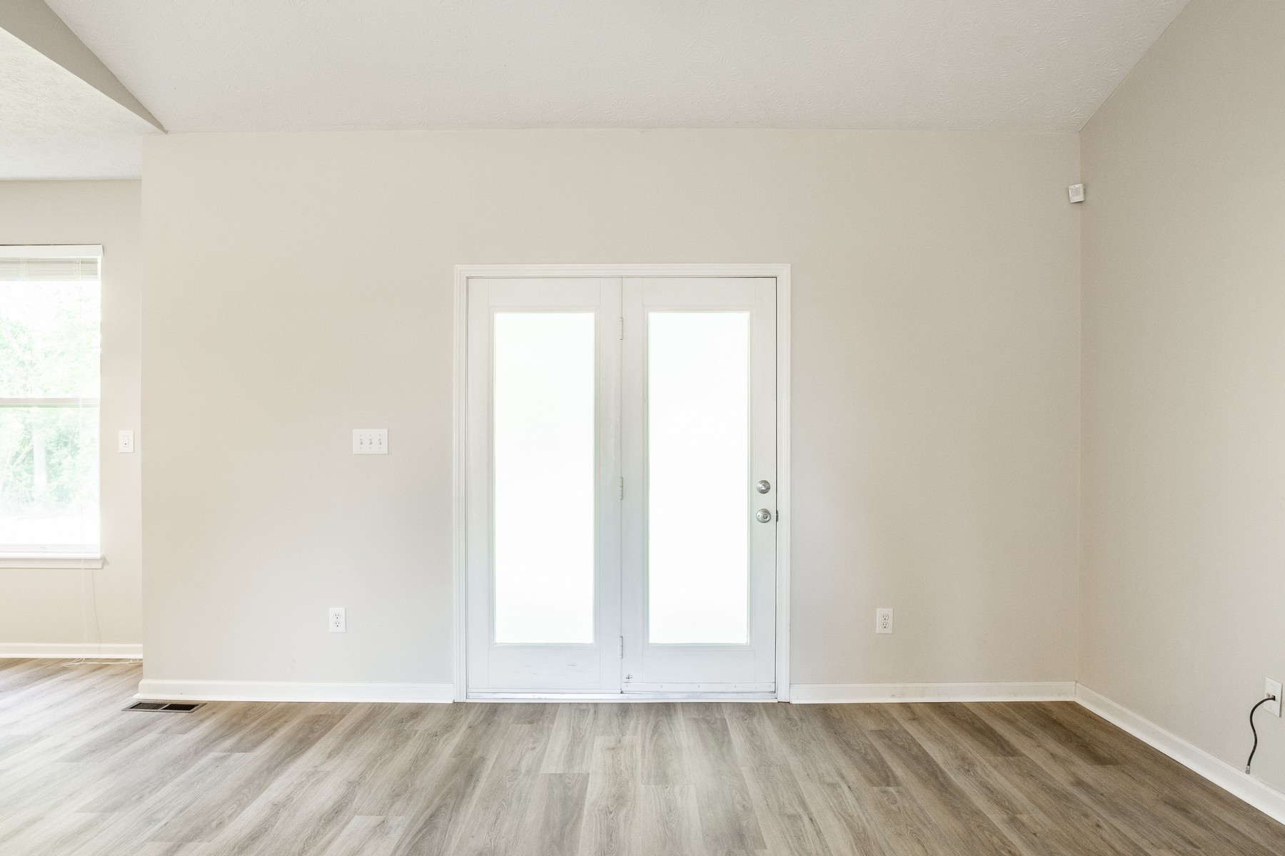  Inviting 3 Bedroom Home Located in Quiet Cul-De-Sacmary - 物件實景