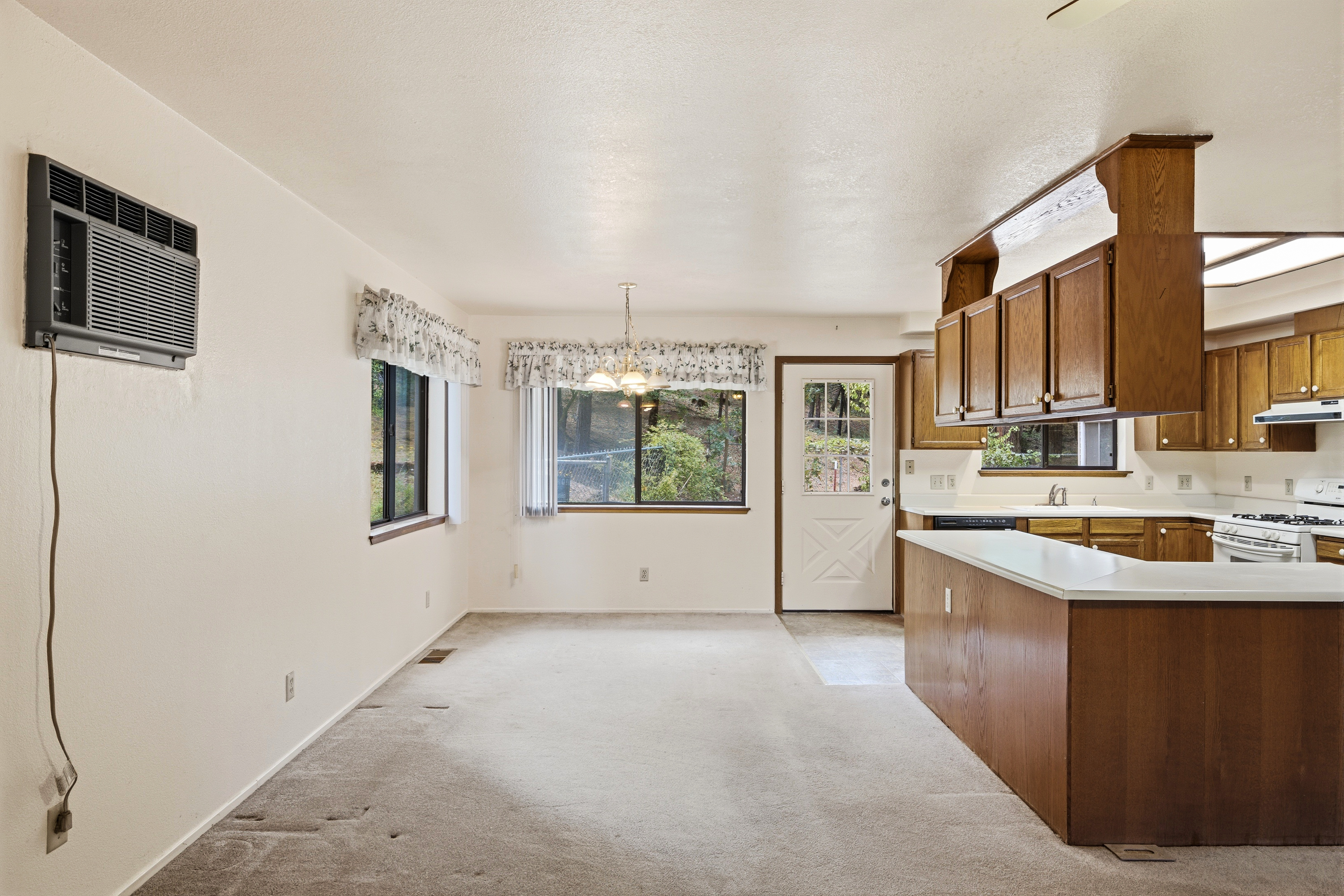  5648 Vacation Boulevard, Somerset, CA 95684 - 物件實景