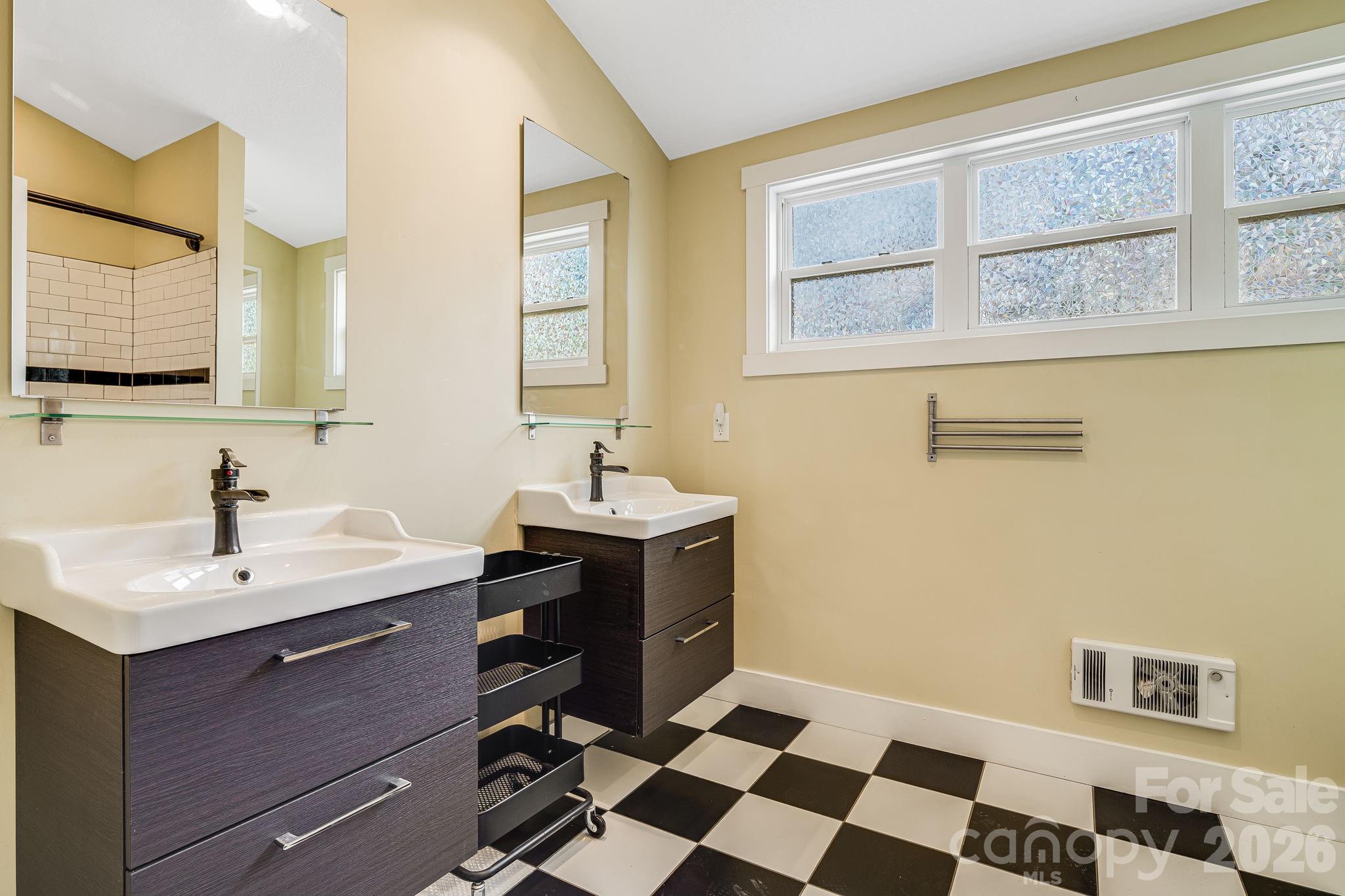 Asheville, North Carolina, 28803, United States, 5 Bedrooms Bedrooms, ,3 BathroomsBathrooms,Residential,For Sale,2025391
