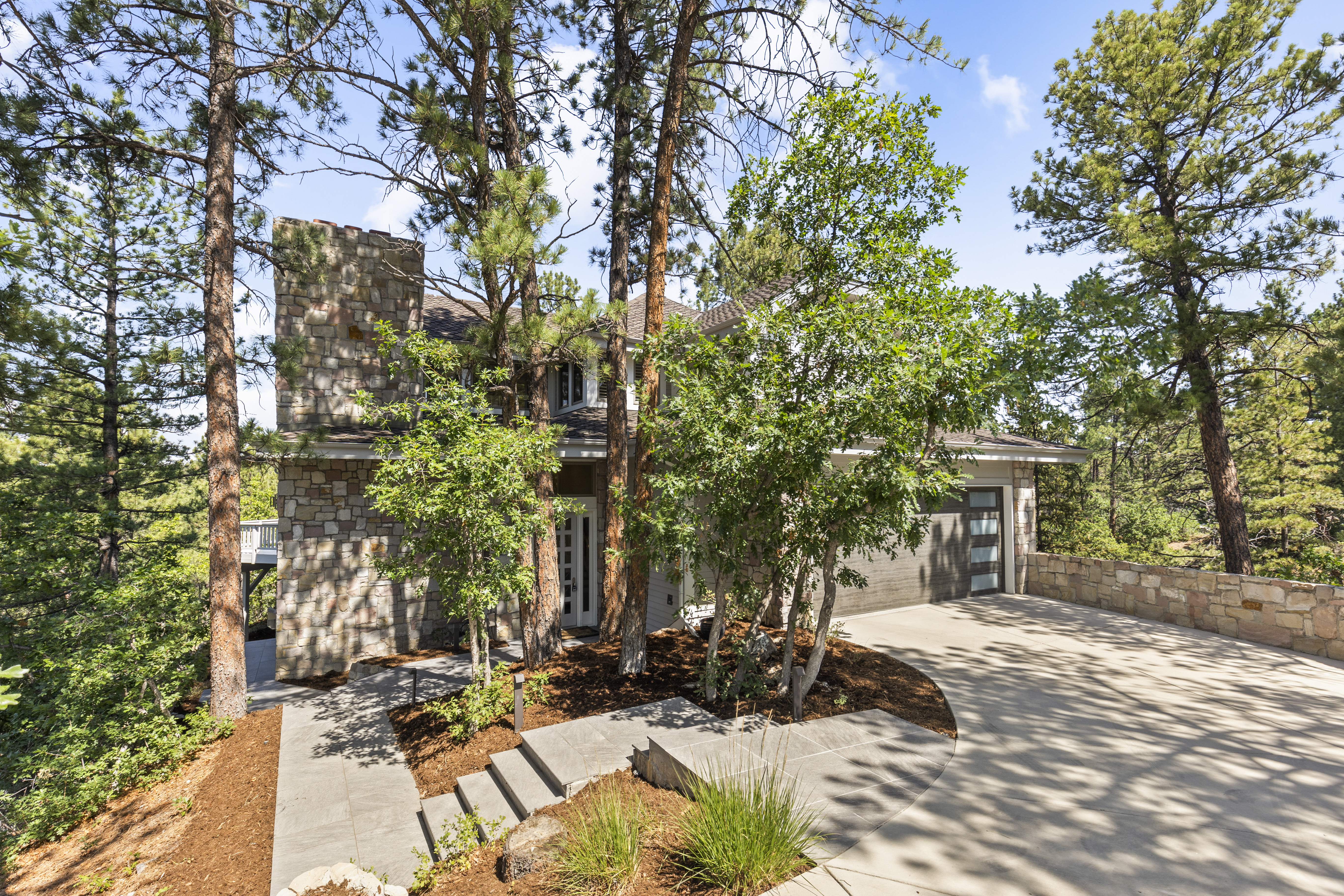  Exquisitely Updated Home - 物件實景
