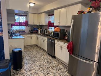 Los Angeles, California, 90061, United States, 4 Bedrooms Bedrooms, ,3 BathroomsBathrooms,Residential,For Sale,1944848