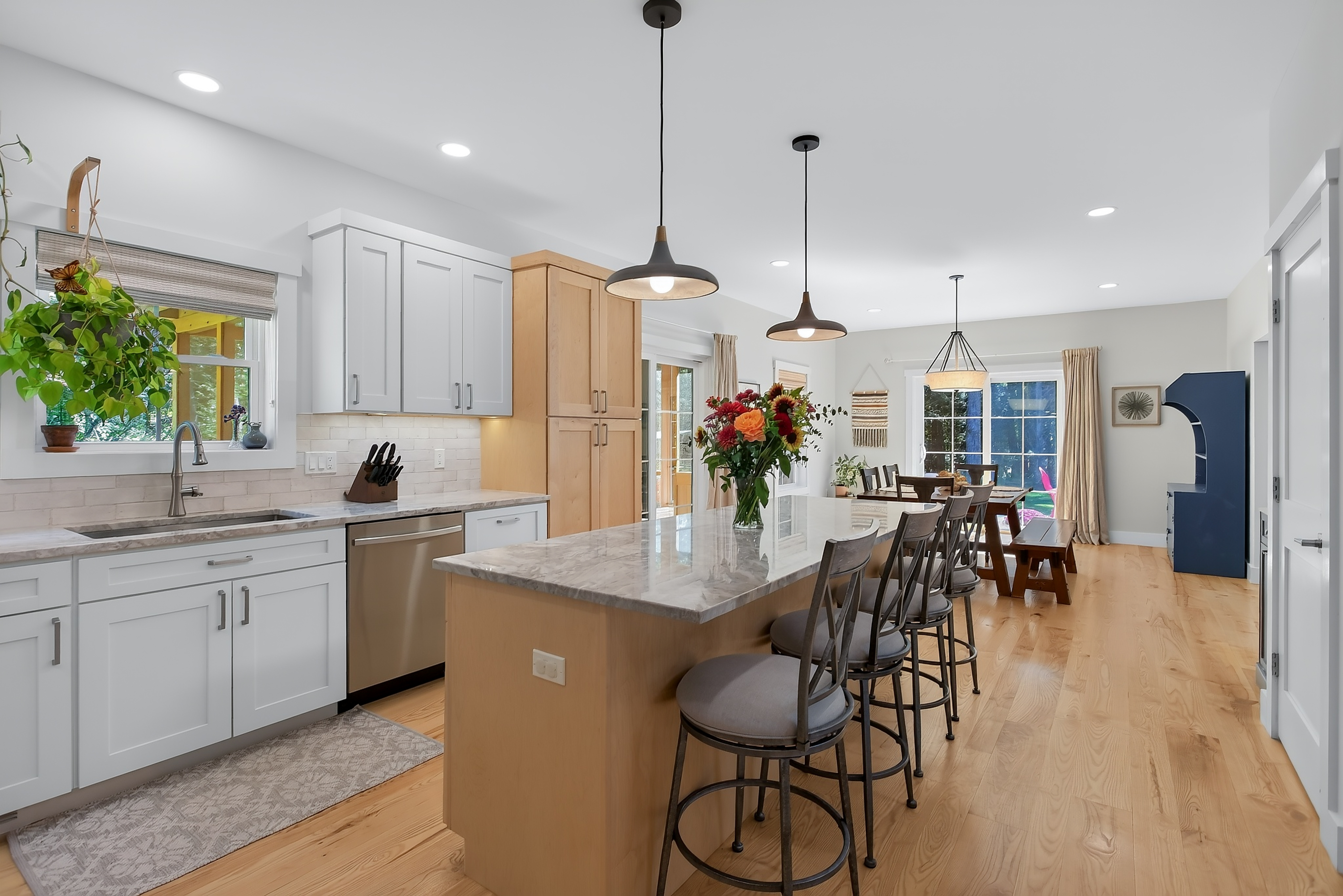  2022 Custom Craftsman: Main-Level Living, In-Law Suite, & Mountain Proximity - 物件實景