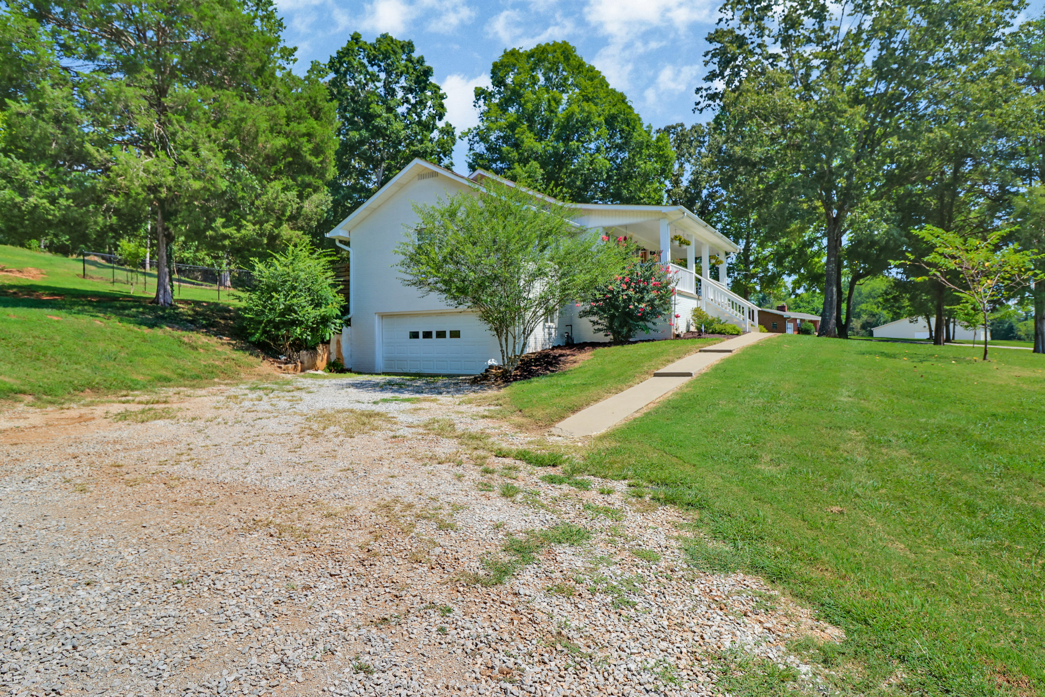 Rockwood, Tennessee, 37854, United States, 4 Bedrooms Bedrooms, ,3 BathroomsBathrooms,Residential,For Sale,2011403