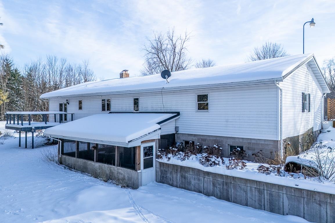 New London, Wisconsin, 54961-8021, United States, 4 Bedrooms Bedrooms, ,2 BathroomsBathrooms,Residential,For Sale,2008203