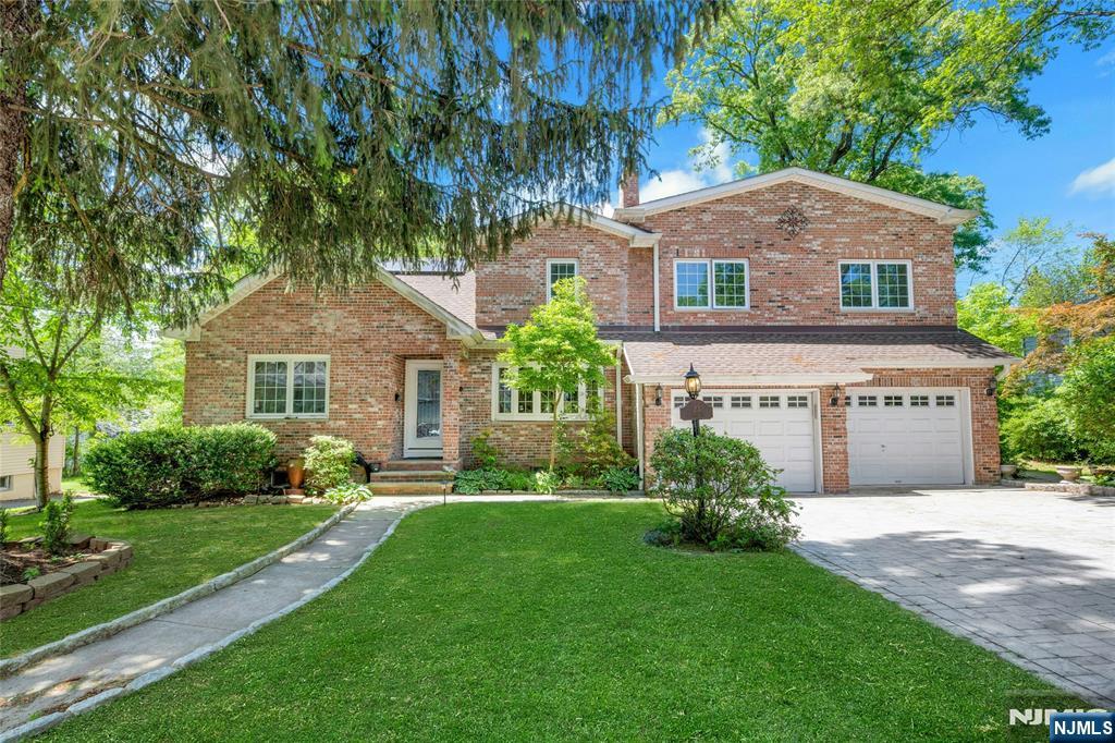 West Orange, New Jersey, 07052, United States, 6 Bedrooms Bedrooms, ,4 BathroomsBathrooms,Residential,For Sale,1826620
