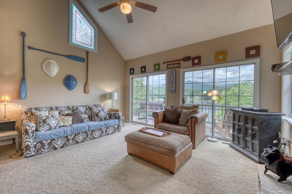 Hayesville, North Carolina, 28904, United States, 3 Bedrooms Bedrooms, ,3 BathroomsBathrooms,Residential,For Sale,1862322