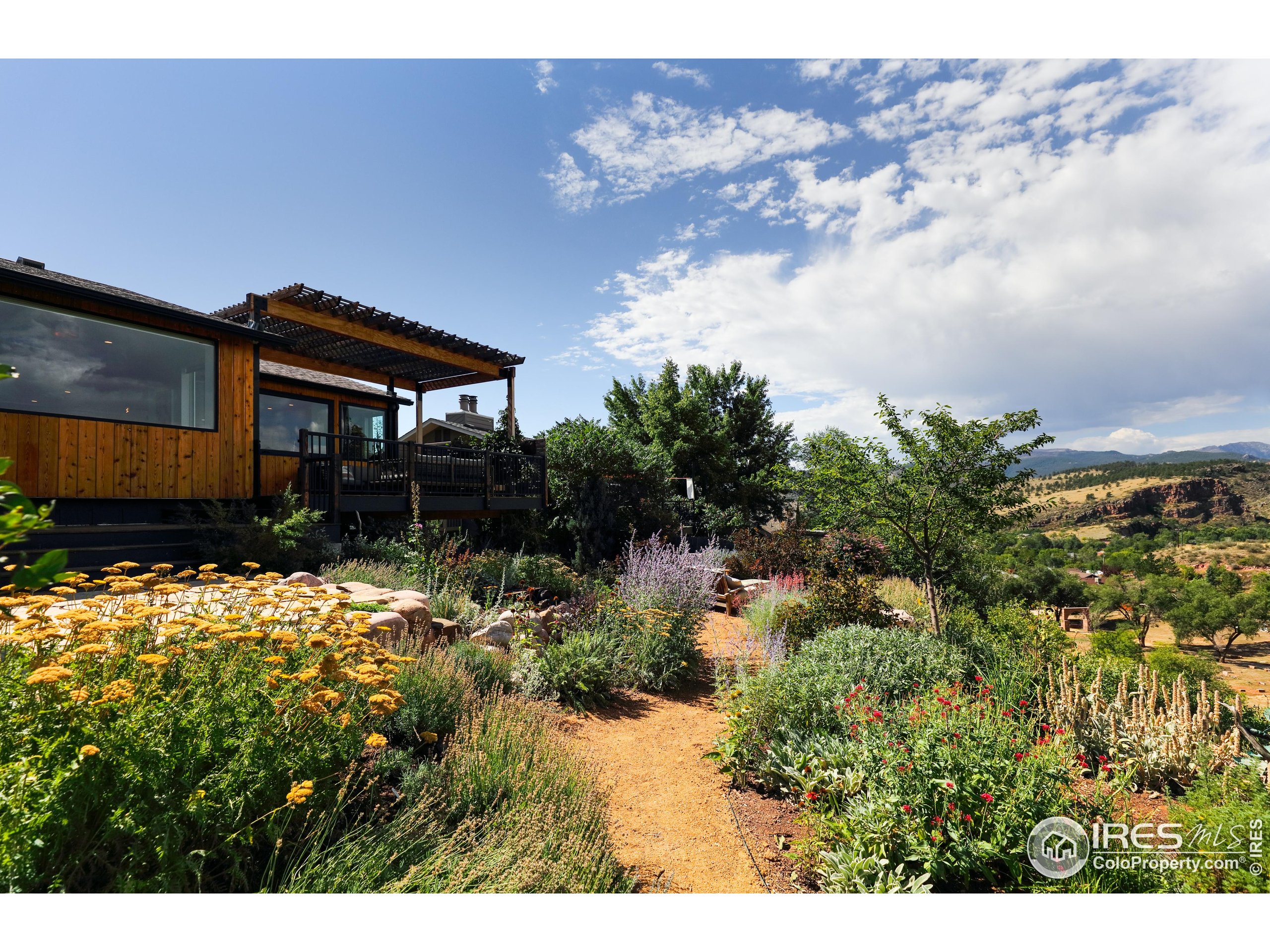 Lyons, Colorado, 80540, United States, 4 Bedrooms Bedrooms, ,2 BathroomsBathrooms,Residential,For Sale,1926189