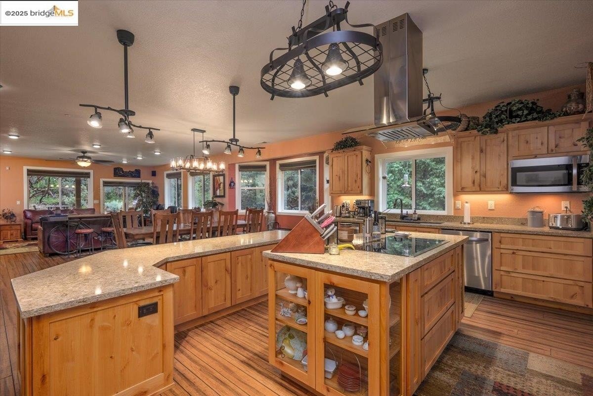 Twain Harte, California, 95383, United States, 3 Bedrooms Bedrooms, ,2 BathroomsBathrooms,Residential,For Sale,1996763