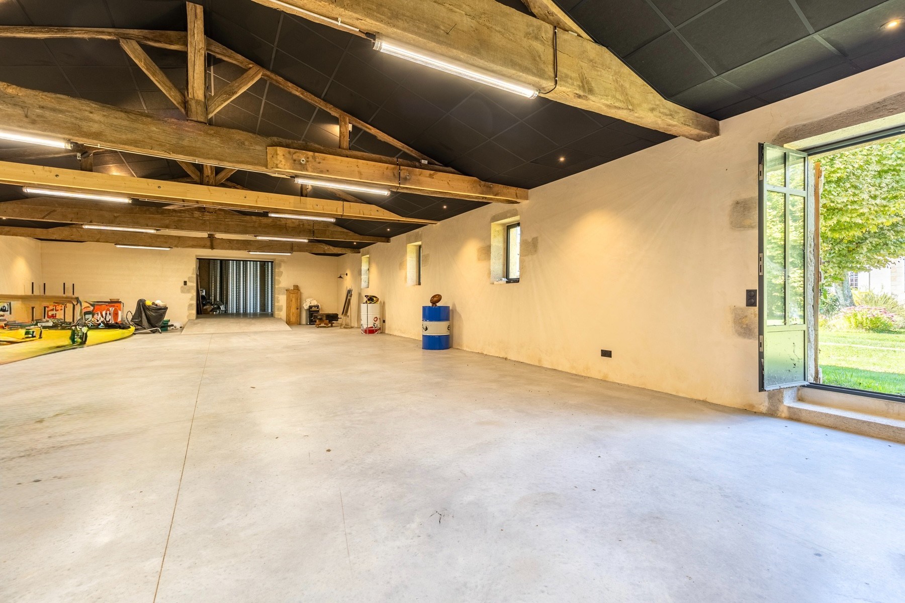  STUNNING COUNTRYSIDE PROPERTY - 30MN FROM BORDEAUX - SWIMMING POOL - GARAGES - … - 物件實景