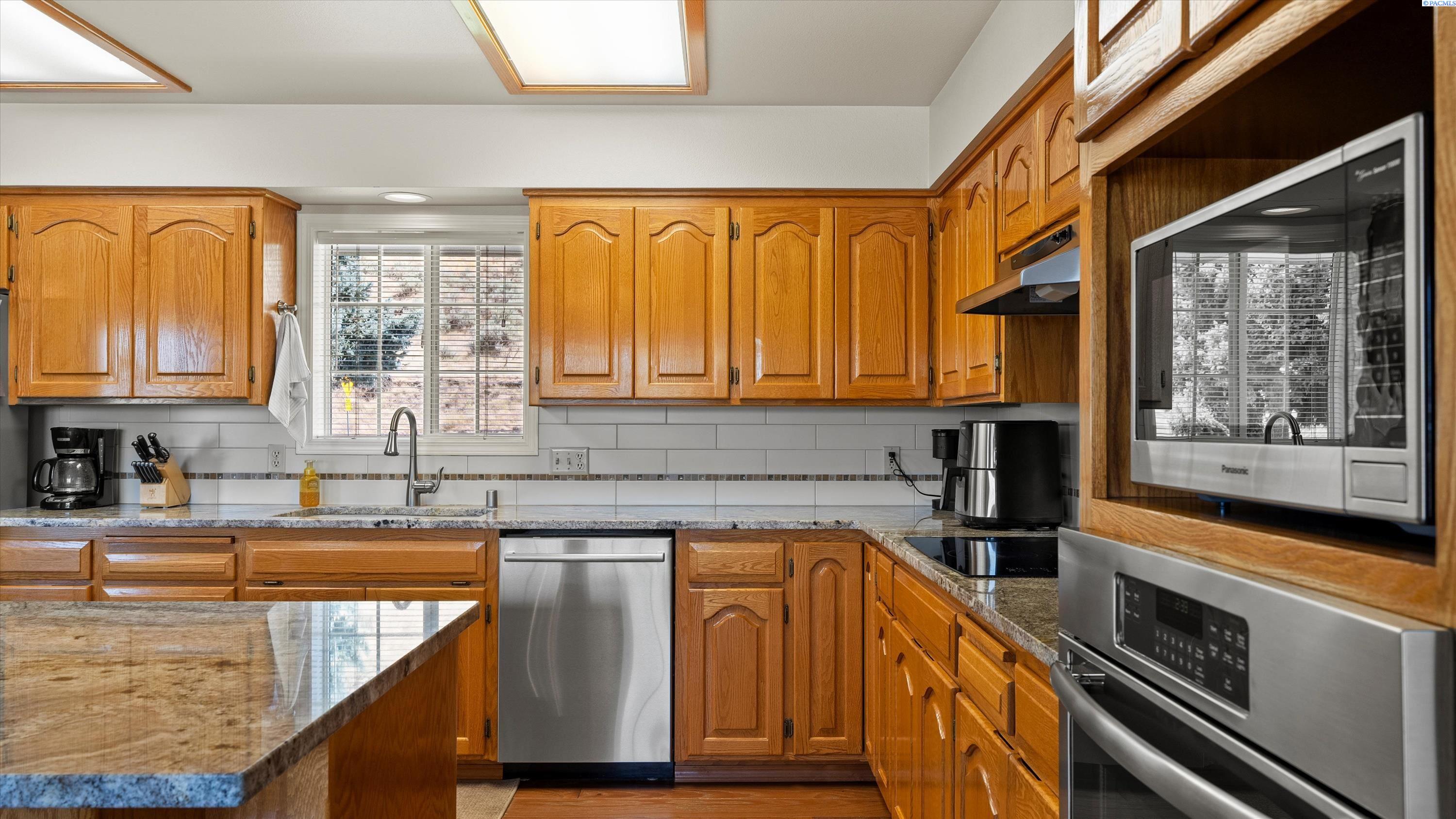 Prosser, Washington, 99350, United States, 3 Bedrooms Bedrooms, ,3 BathroomsBathrooms,Residential,For Sale,1867442