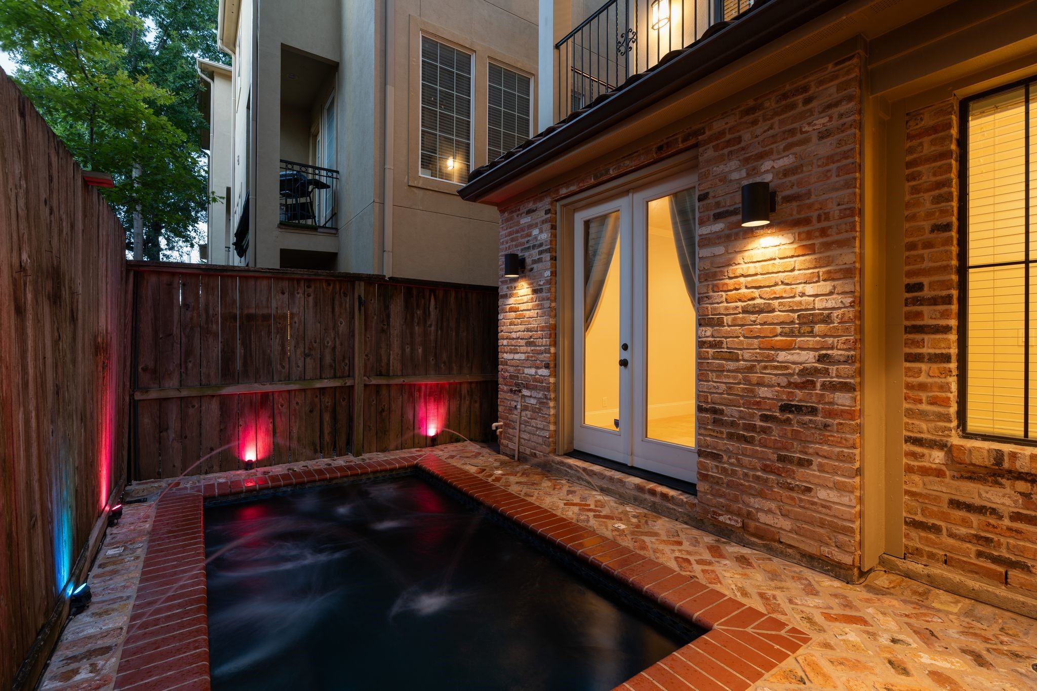  4122 Floyd Street A - 物件實景