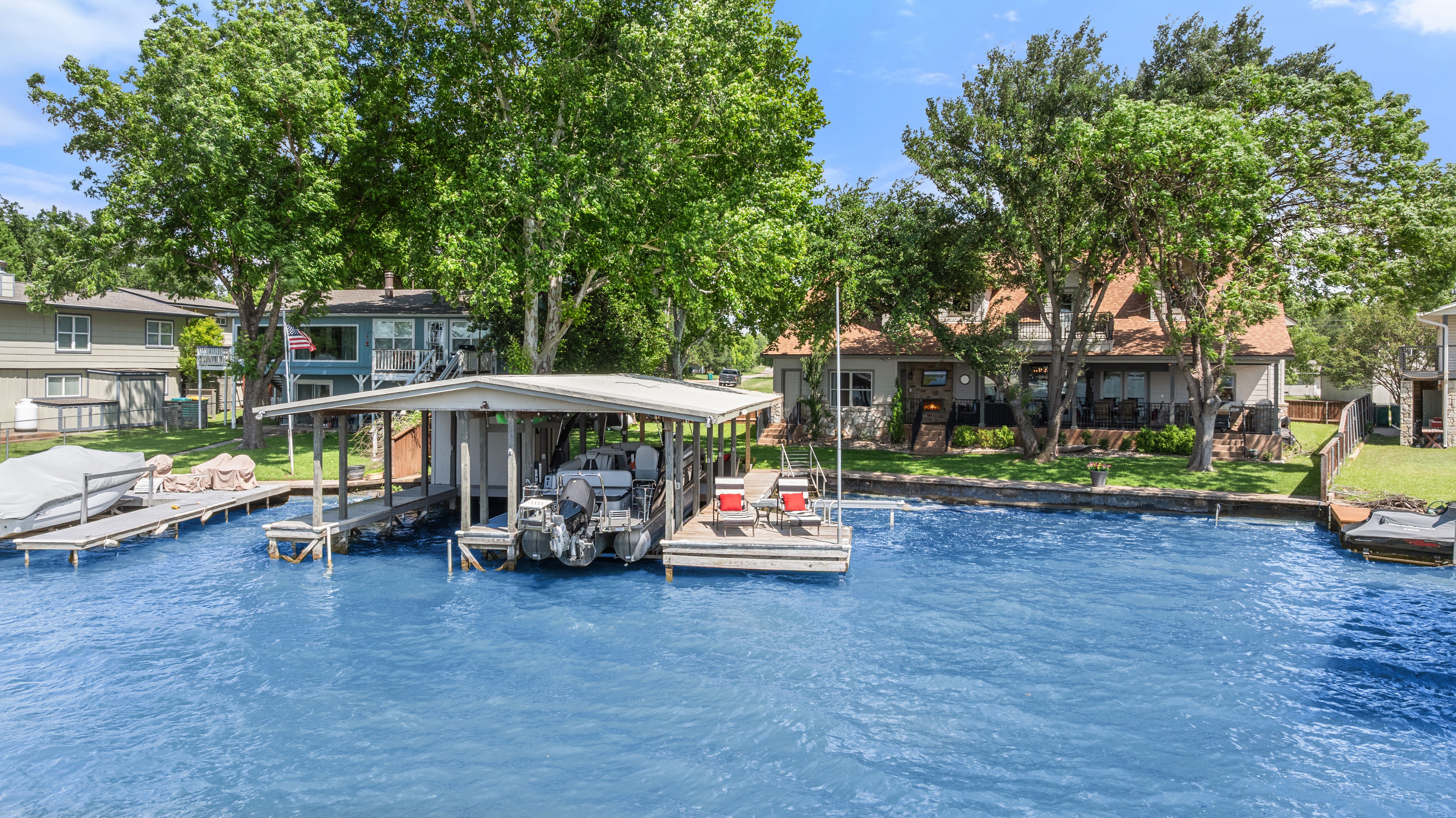  402 S. Shorewood Dr on Lake LBJ - 物件實景