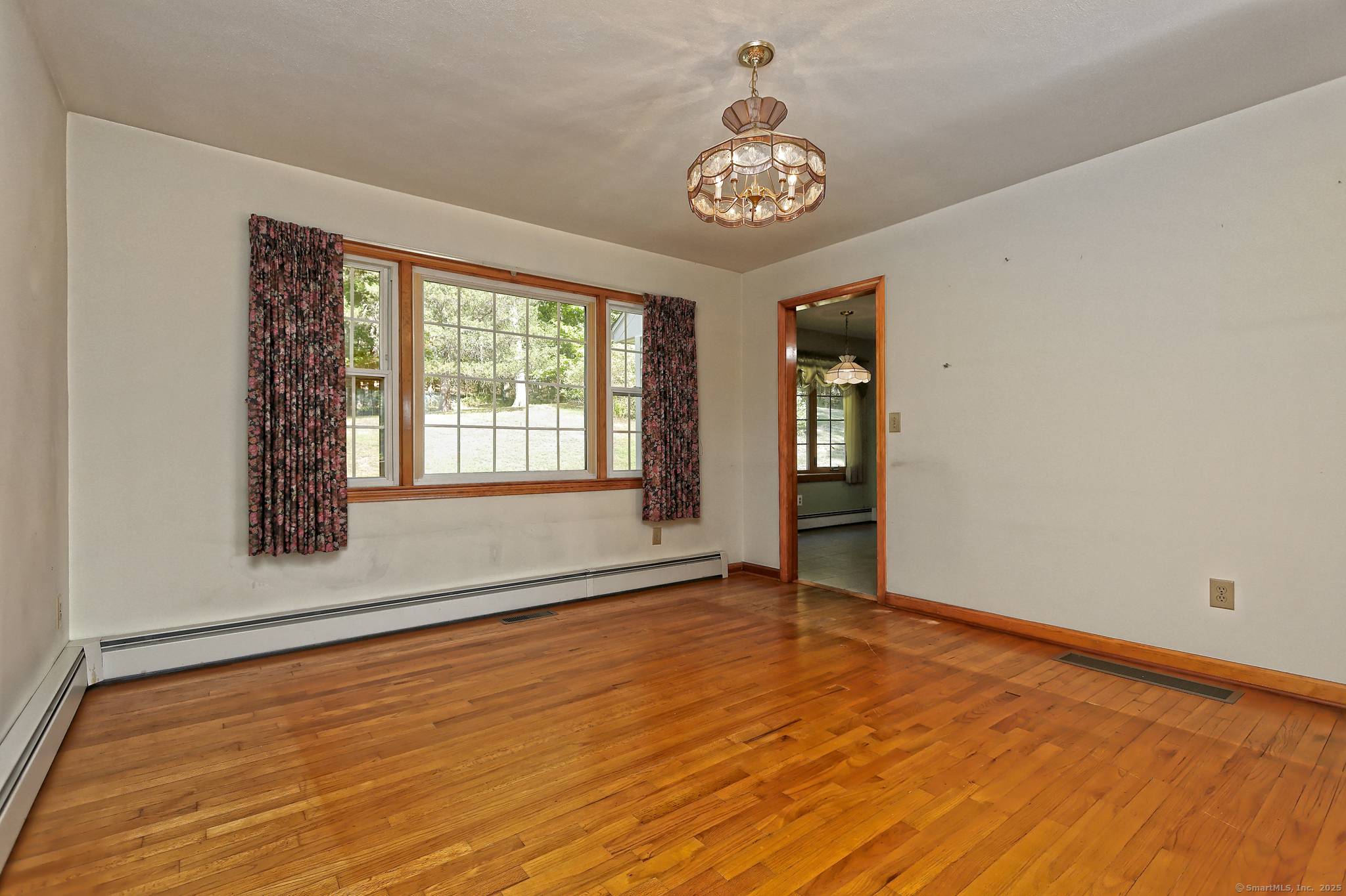 Hamden, Connecticut, 06518, United States, 4 Bedrooms Bedrooms, ,2 BathroomsBathrooms,Residential,For Sale,1940794