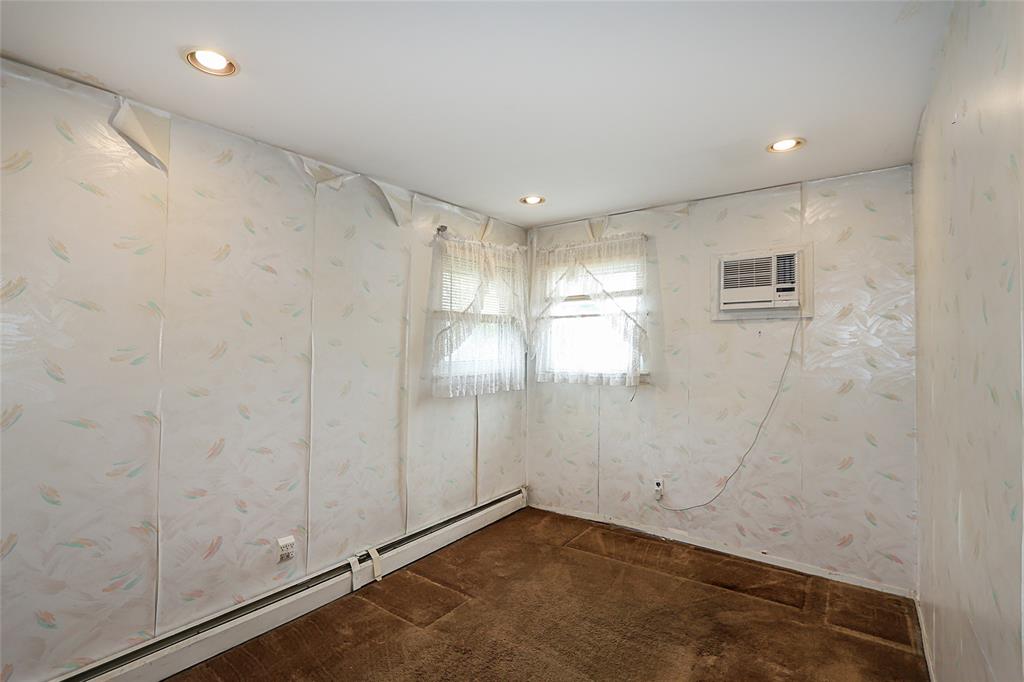 Holbrook, New York, 11741, United States, 4 Bedrooms Bedrooms, ,2 BathroomsBathrooms,Residential,For Sale,1973717