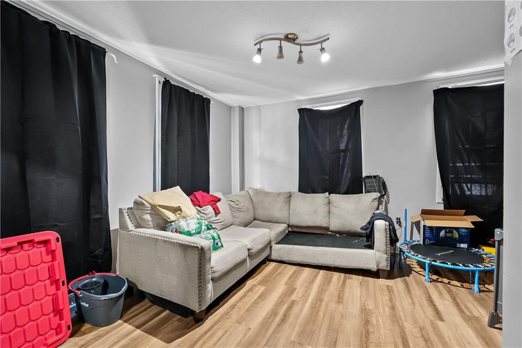 Woonsocket, Rhode Island, 02895, United States, 7 Bedrooms Bedrooms, ,3 BathroomsBathrooms,Residential,For Sale,1935382