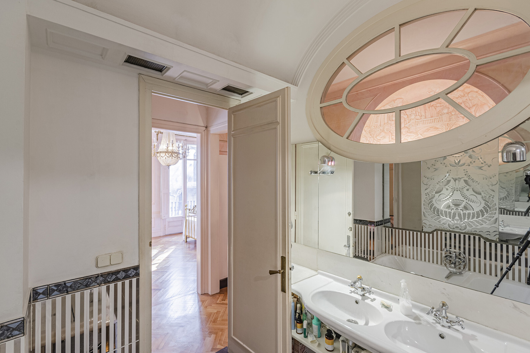  Stately main house with period details in Eixample Dret - 物件實景