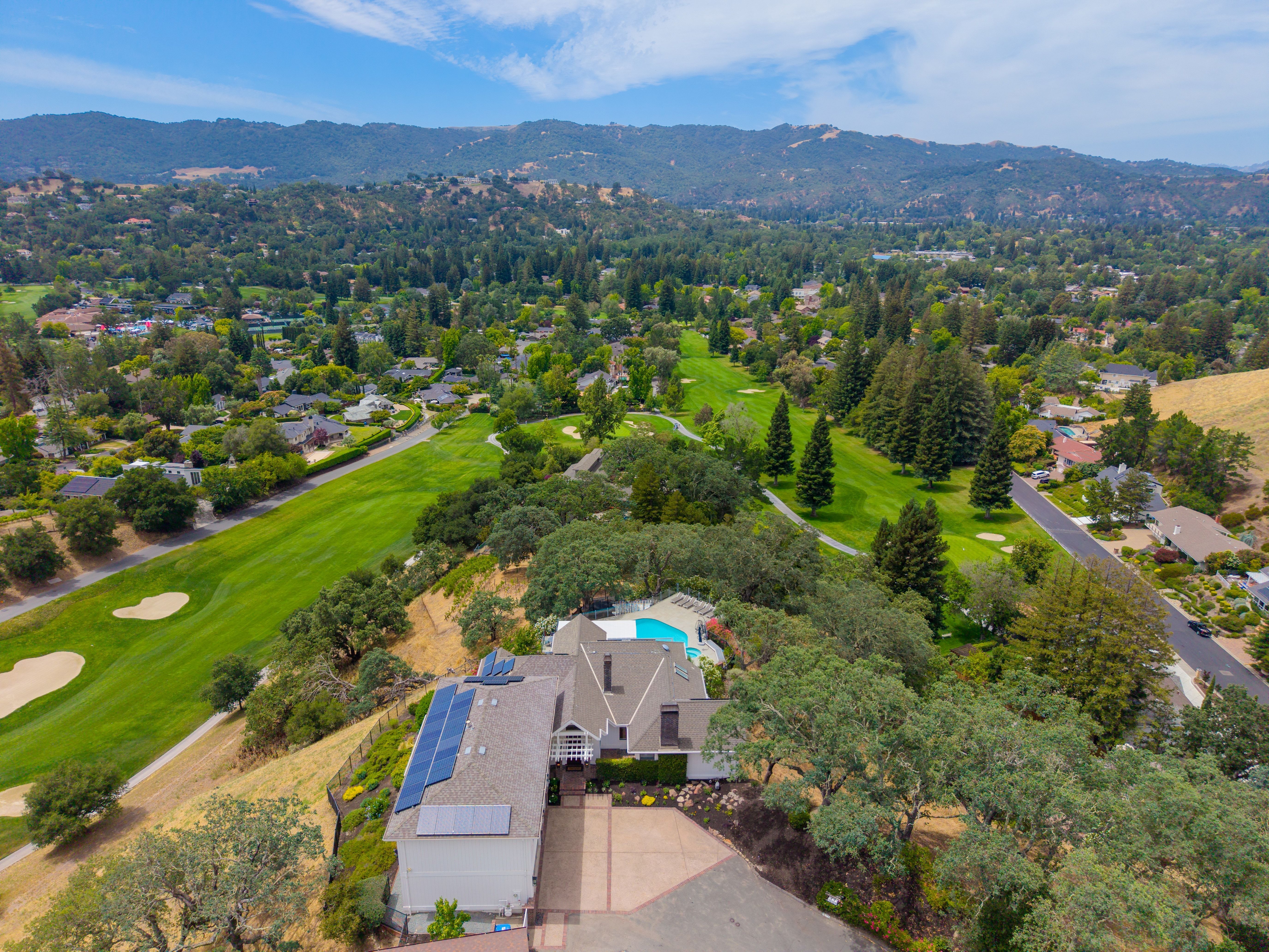  Sweeping Fairway Views Meet Rare Outdoor Living - 物件實景