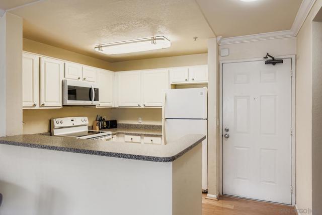 San Diego, California, 92122, United States, 1 Bedroom Bedrooms, ,1 BathroomBathrooms,Residential,For Sale,1978636