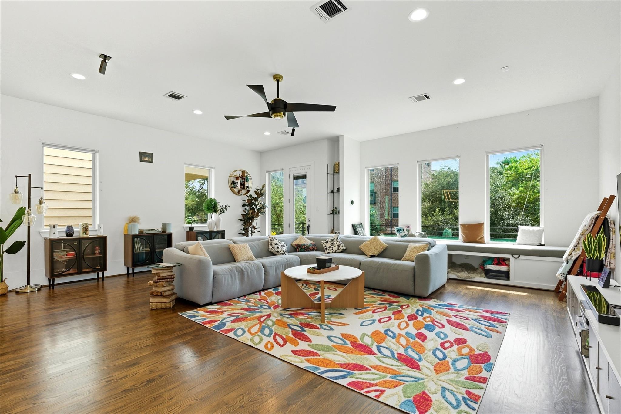 Houston, Texas, 77006, United States, 3 Bedrooms Bedrooms, ,4 BathroomsBathrooms,Residential,For Sale,1977830