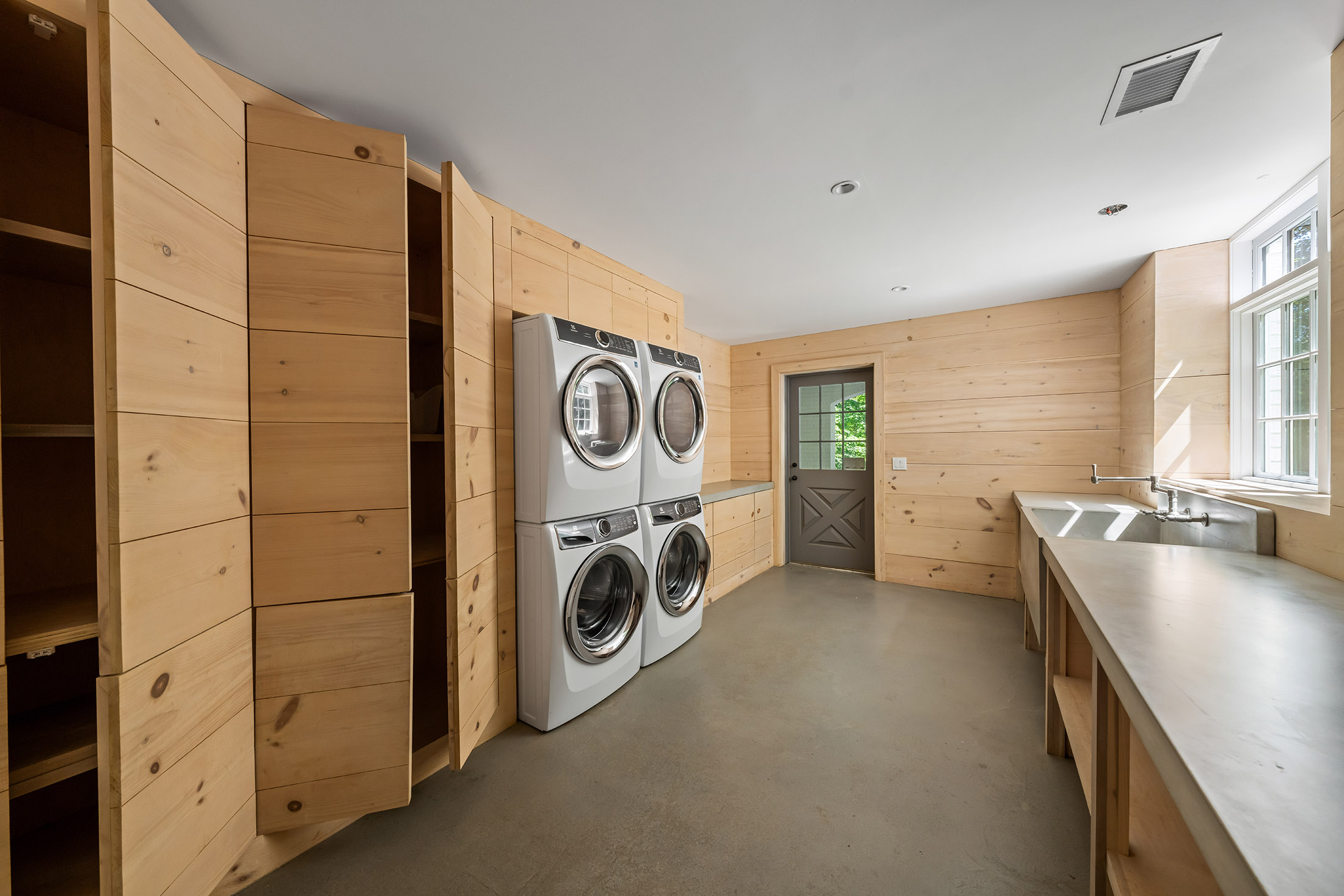  Timeless Architecture and Modern Livability Converge in Tuxedo Park Home - 物件實景