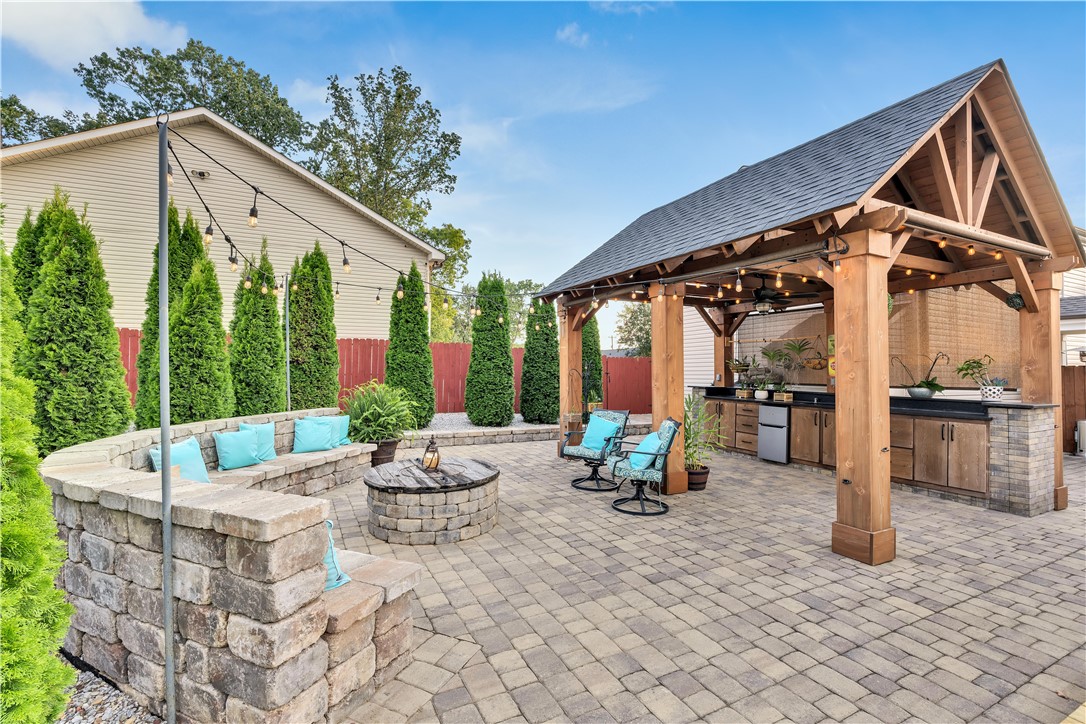 Greenville, South Carolina, 29607, United States, 5 Bedrooms Bedrooms, ,4 BathroomsBathrooms,Residential,For Sale,1947987