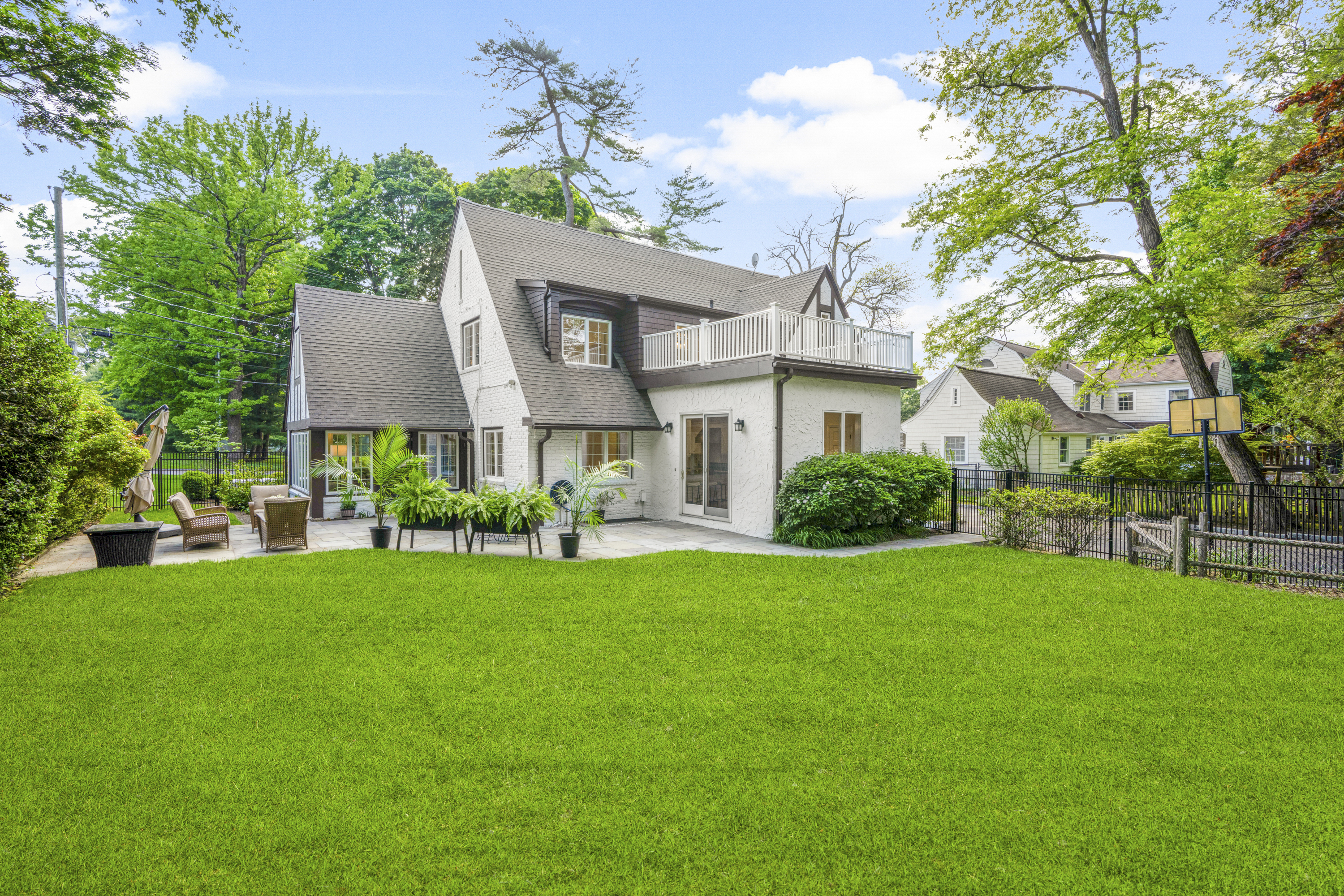  Storybook Greenhaven Tudor - 物件實景