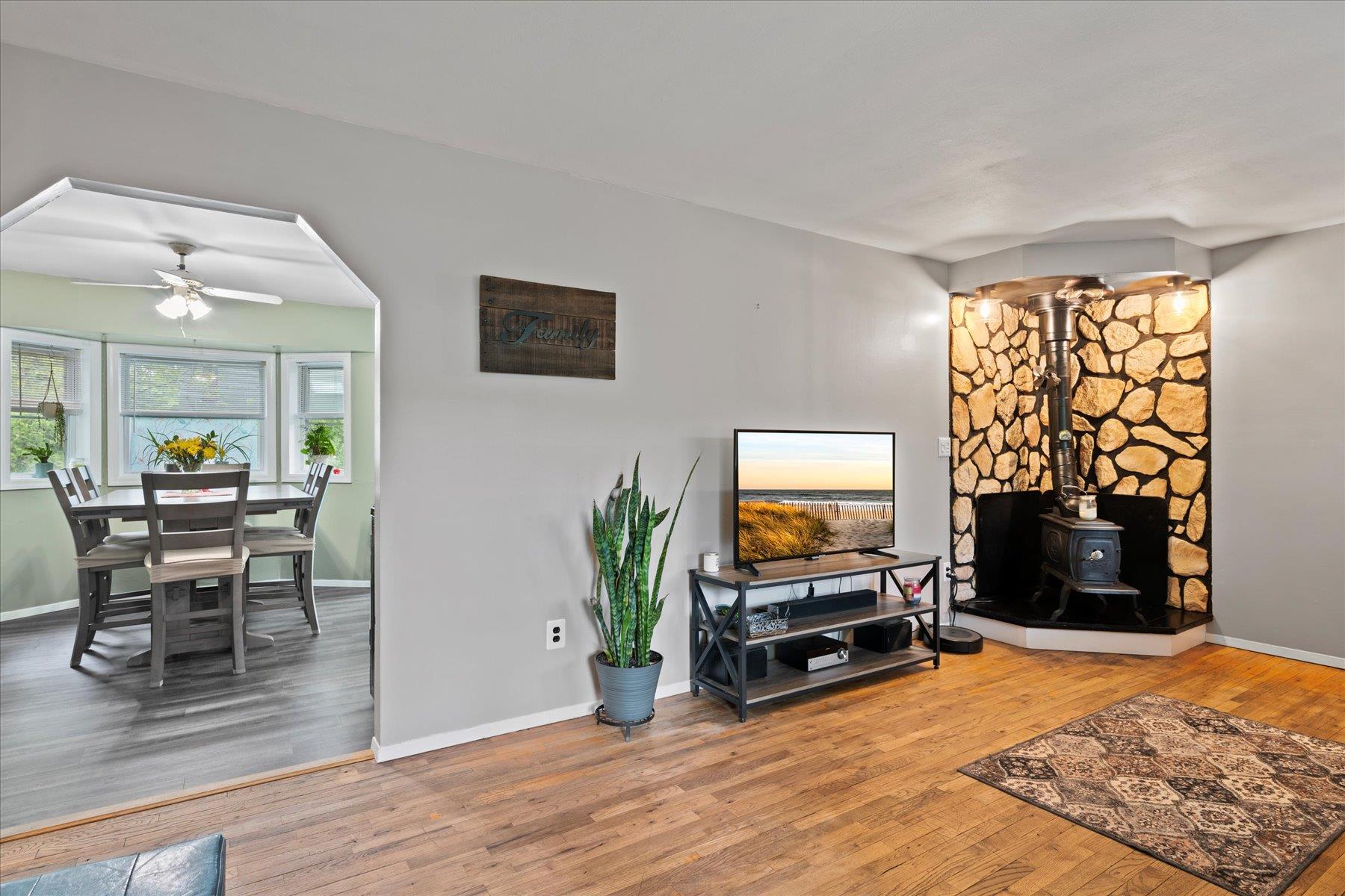 East Moriches, New York, 11940, United States, 3 Bedrooms Bedrooms, ,1 BathroomBathrooms,Residential,For Sale,1837952