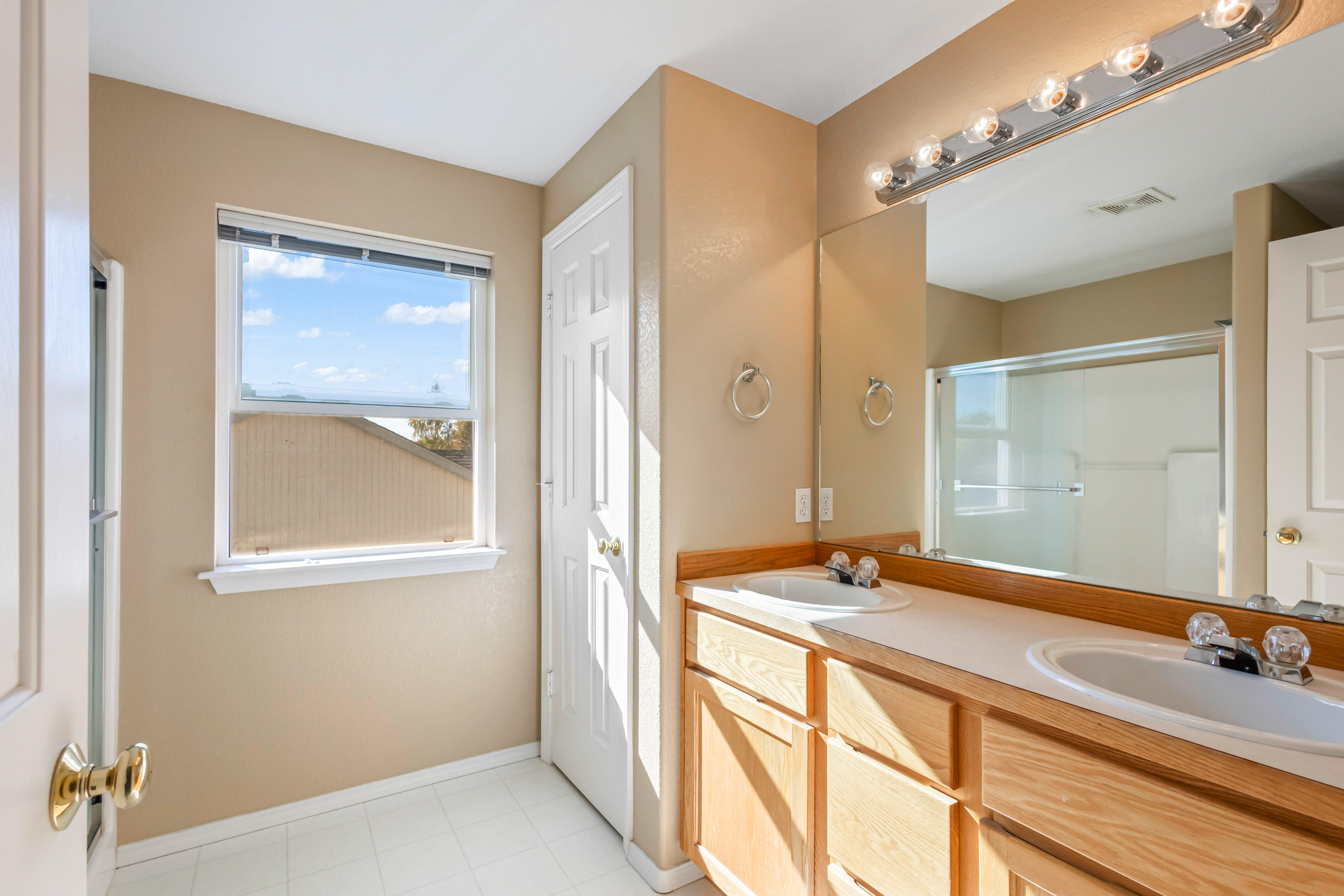 Redmond, Oregon, 97756, United States, 3 Bedrooms Bedrooms, ,3 BathroomsBathrooms,Residential,For Sale,1985077