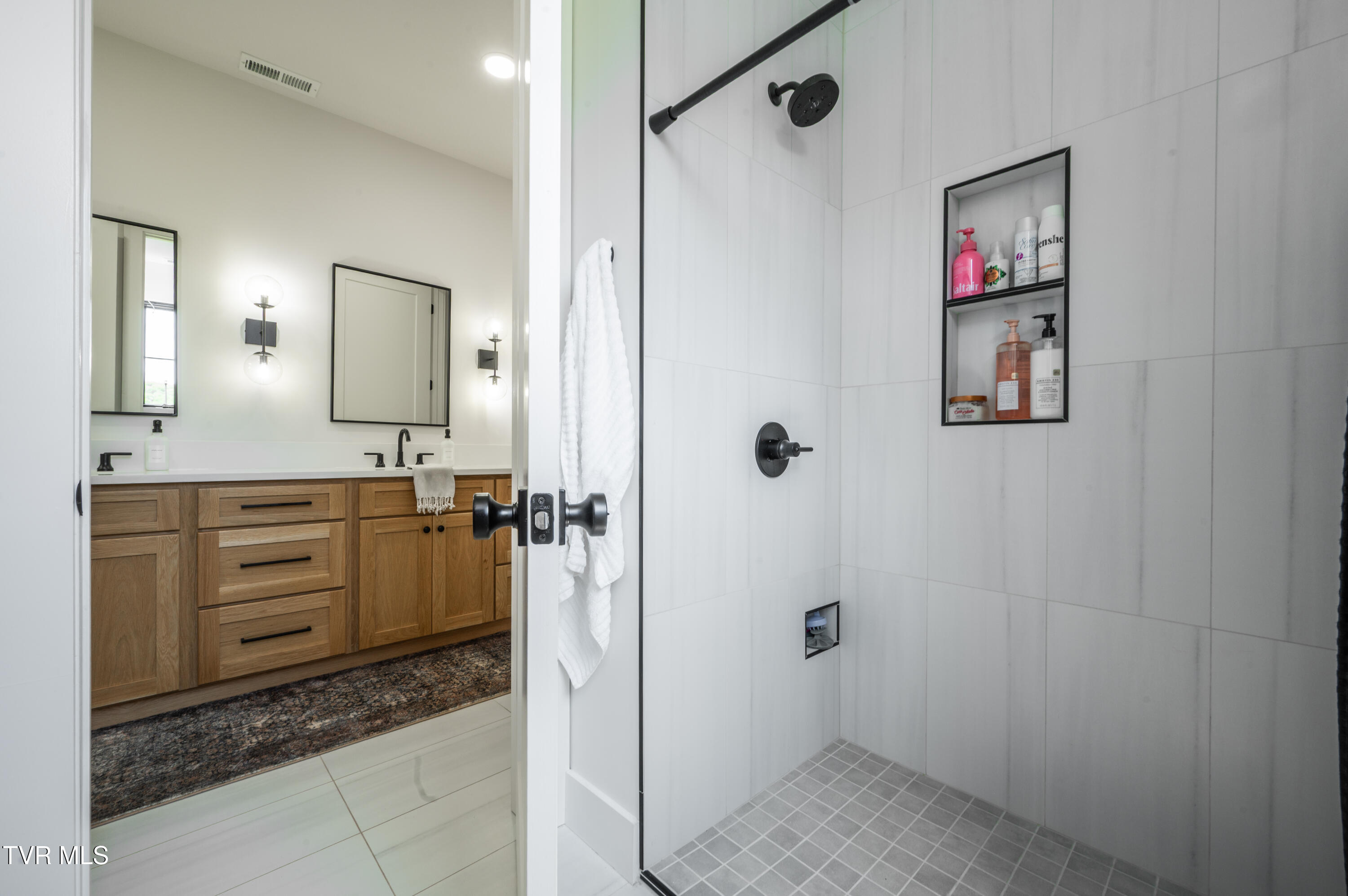 Kingsport, Tennessee, 37664, United States, 4 Bedrooms Bedrooms, ,4 BathroomsBathrooms,Residential,For Sale,1981214