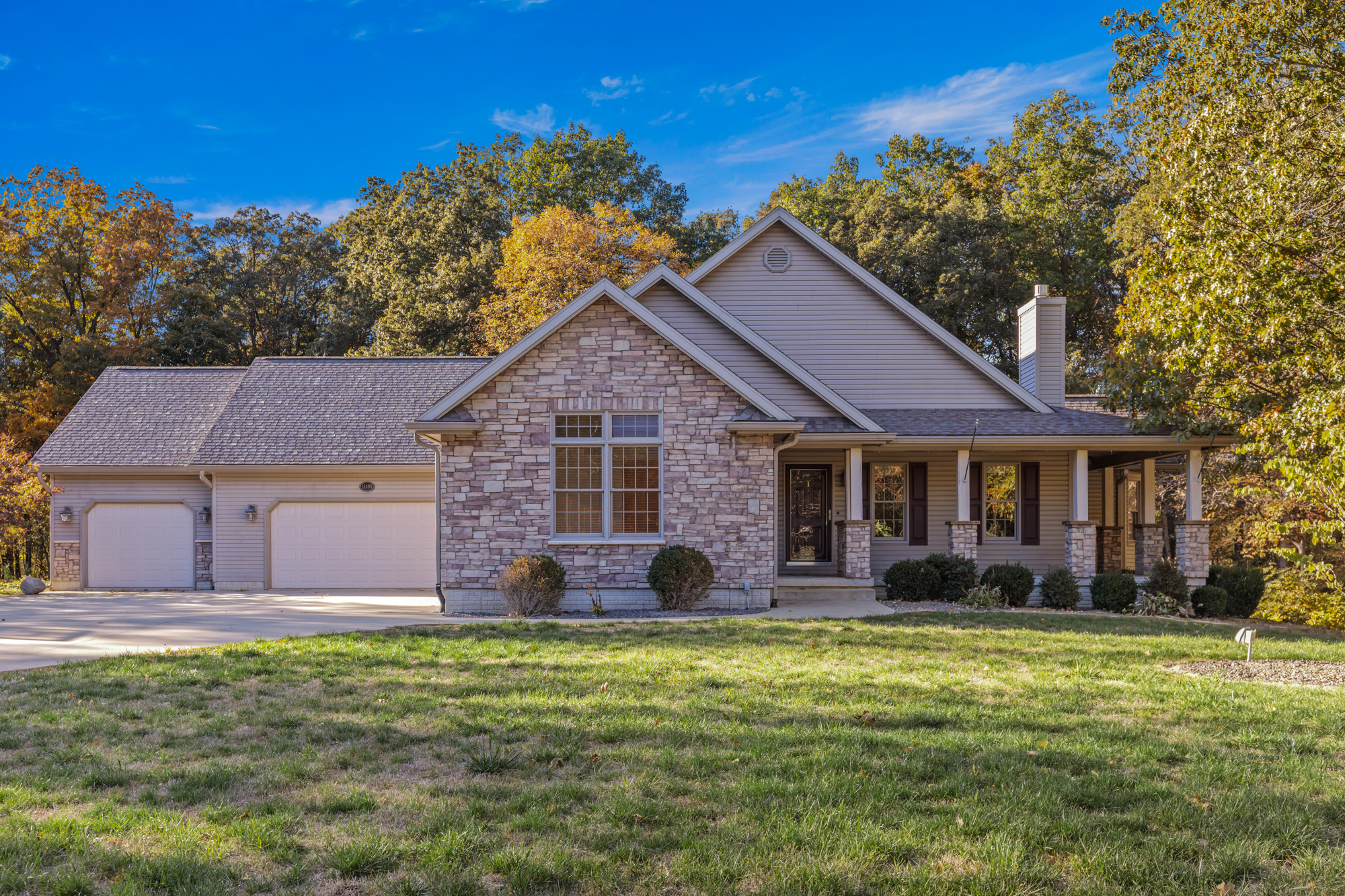 Effingham, Illinois, 62401, United States, 3 Bedrooms Bedrooms, ,3 BathroomsBathrooms,Residential,For Sale,1976361