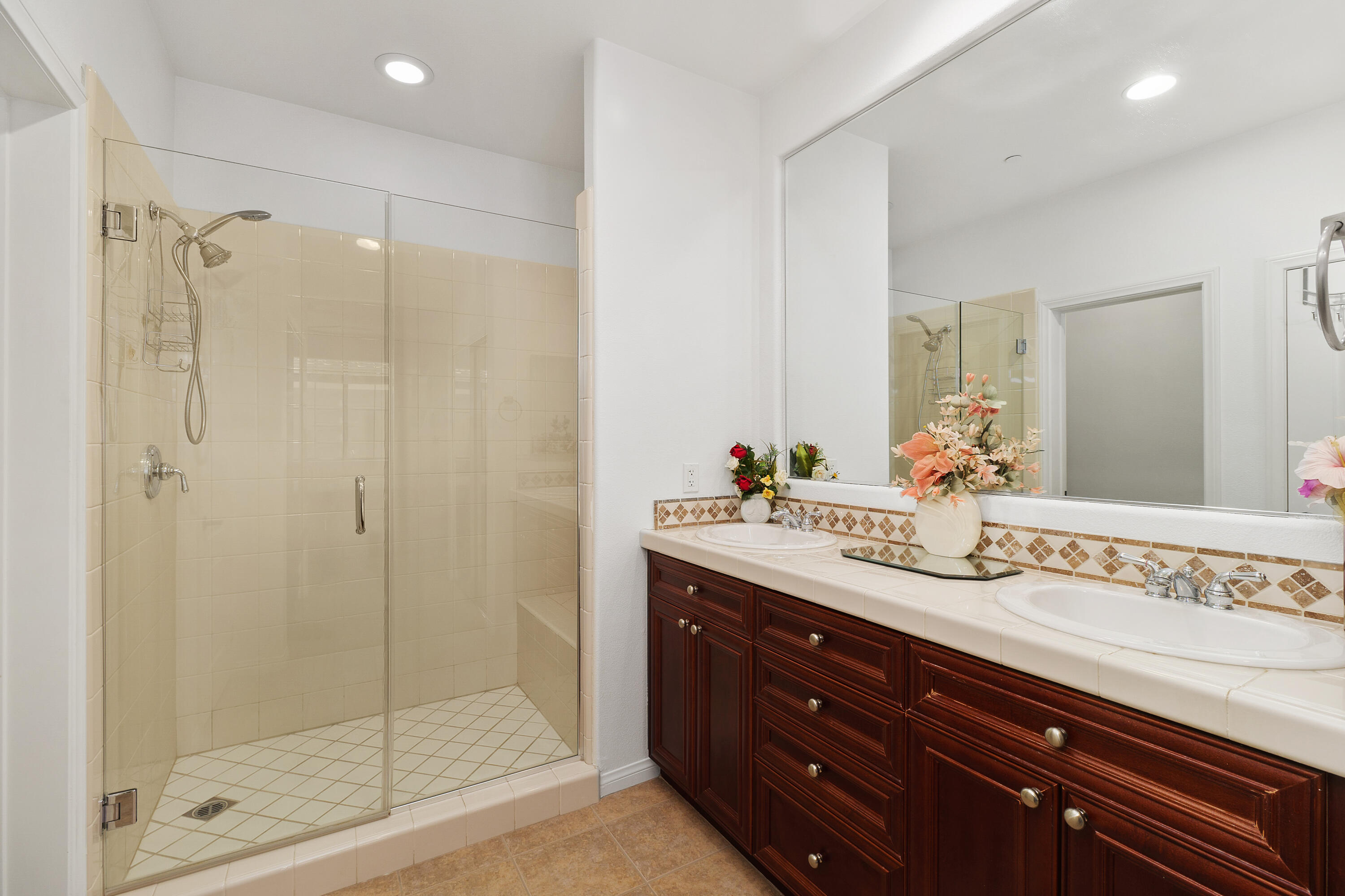 Palm Desert, California, 92260, United States, 2 Bedrooms Bedrooms, ,3 BathroomsBathrooms,Residential,For Sale,1744542