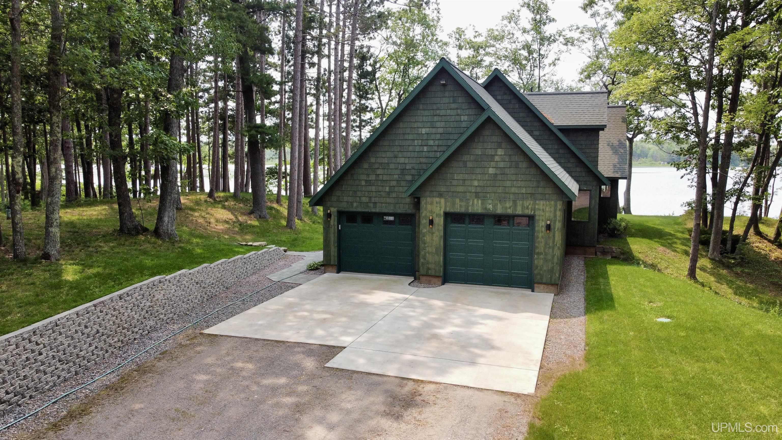 Marquette, Michigan, 49855, United States, 2 Bedrooms Bedrooms, ,4 BathroomsBathrooms,Residential,For Sale,1892873