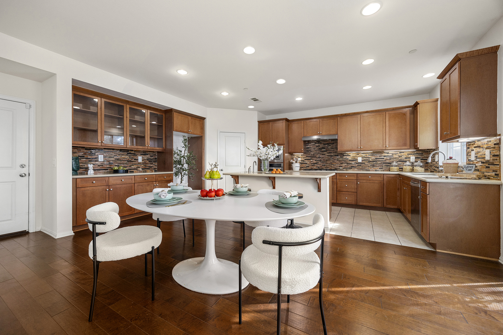 Garden Grove, California, 92843, United States, 5 Bedrooms Bedrooms, ,4 BathroomsBathrooms,Residential,For Sale,1986073