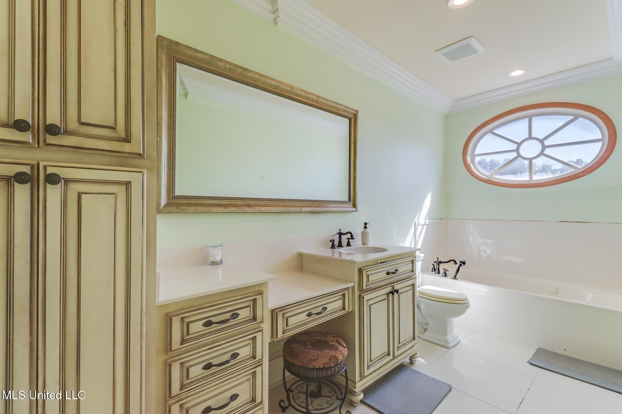 Pascagoula, Mississippi, 39581, United States, 5 Bedrooms Bedrooms, ,6 BathroomsBathrooms,Residential,For Sale,1977278